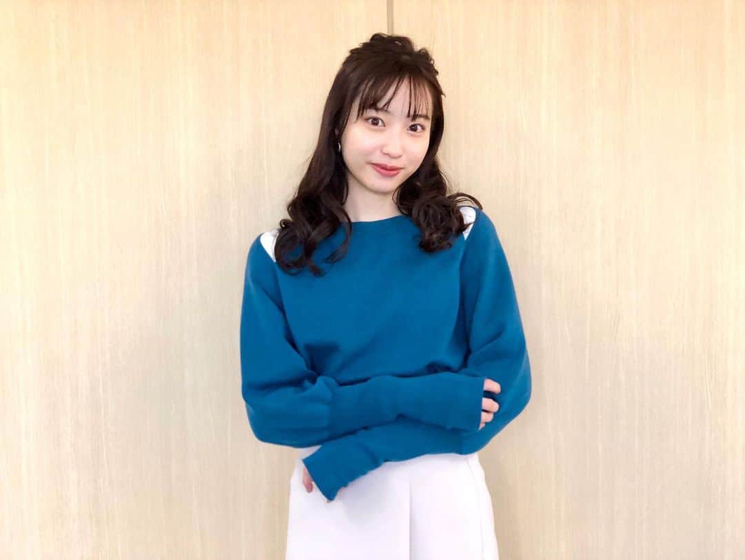 フジテレビ「めざましテレビ」さんのインスタグラム写真 - (フジテレビ「めざましテレビ」Instagram)「ファッション雑誌CanCamとコラボした お天気コーナー「きょう何着て行く？」 林佑香の毎日のコーデを紹介♪   ２月１６日（木）　  【コーデ】 ・コート→ @murua_official 　　　1万4960円 ・ニット→ @apuweiser_official 1万3200円 ・スカート→ @mercuryduo_com 　　１万3200円 ・靴→ @kanematsu_official 3万3000円 ・イヤリング→ @anemone_official 　　1980円     【ポイント】 めずらしいチェック柄のダウンコートは 遠目からでも絵になるかわいさ😍  ブルーのニットに重ねると 顔まわりがパッと華やぎます✨  派手になりすぎないように🤗ボトムは シンプルな白スカートでおしゃれの引き算を👍         #めざましテレビ #きょう何着て行く？ #林佑香 #今日のコーデ #コーデ #CanCam #今日のファッション#ootd #きょう何着て行く？は月〜金朝6時22分ごろ放送📺  #ゆかちゃん #きれいめコーデ #きれいめカジュアル #大人コーデ #冬コーデ #オフィスカジュアル #上品コーデ #アナウンサー衣装」2月17日 10時14分 - mezamashi.tv