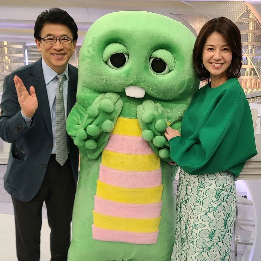 フジテレビ「プライムニュース イブニング」さんのインスタグラム写真 - (フジテレビ「プライムニュース イブニング」Instagram)「おかえりガチャピン🐧  #よい週末を #今週もお疲れ様でした  #榎並大二郎　@enami_daijiro #宮司愛海 @manami_miyaji #齋藤孝 #遠藤玲子 @reiko.endo_0429 #ガチャピン@gachapin_official #イット #フジテレビ」2月17日 21時34分 - livenews_it