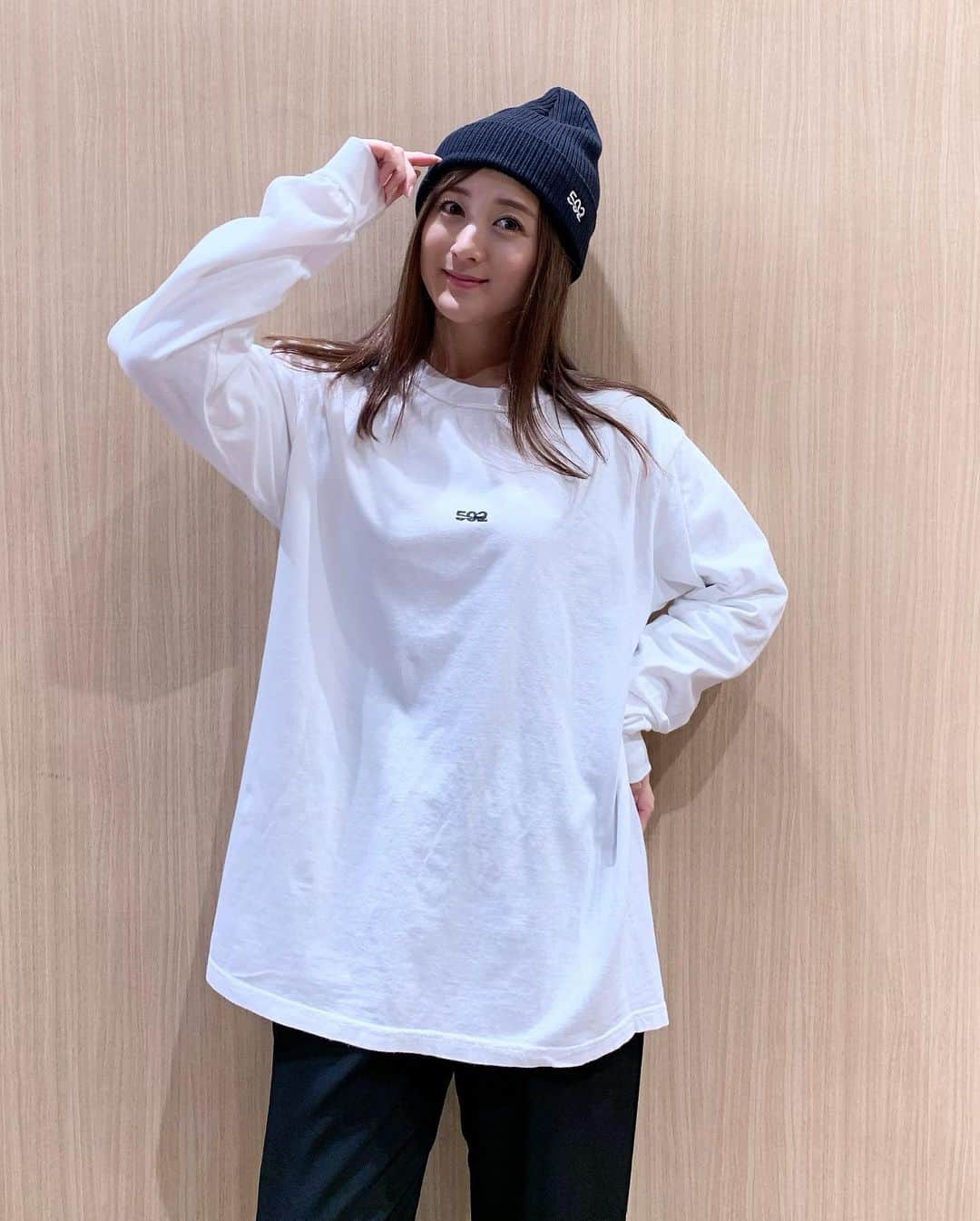 小松彩夏さんのインスタグラム写真 - (小松彩夏Instagram)「⁡ 先日から @502easy の新作の 予約が開始しました👏👏👏 ⁡ ☑︎#082 502EASYナイロンアノラックパーカー ⁡ ☑︎#083 502EASY ピグメントロンＴ ⁡ どちらもシンプルですが刺繍がワンポイントで着回しがきくデザインでめちゃくちゃ使いやすアイテムです😎✨ ⁡ ⁡ 【お知らせ】 ⁡ 今年も @dance.studio.core  『GROW UP 2023』の MCを務めさせていただきます🎤✨ ⁡ 3/5(日)一関文化センター大ホール ⁡ MC：小松彩夏、CHEEZE DJ: KAZZY. TWOSUNS, BEE, MIKEN. TAMAI  ⁡ OPEN: 14:30 START: 15:00 ⁡ チケット：¥2,500 ⁡ デザイン @twosuns_design  ⁡ 魅力あふれるパフォーマンスに夢中になりますよ〜❣️ ⁡ 会場にてお待ちしてます😊✨ ⁡ 春は楽しいことが盛り沢山❣️ ⁡ まだまだお知らせしたい事が 沢山あるのでお楽しみに〜🌸 ⁡ ⁡ #502EASYコーデ #小松彩夏 #こまっちゃん #ストリート系女子 #ストリートファッション #ストリートコーデ #カジュアルファッション #カジュアルコーデ #春コーデ #大人ストリート #ボーイッシュコーデ#大人カジュアル #古着女子 #ボーイッシュ女子 #ボーイッシュ #ロンT #」2月17日 22時21分 - official_ayaka_502