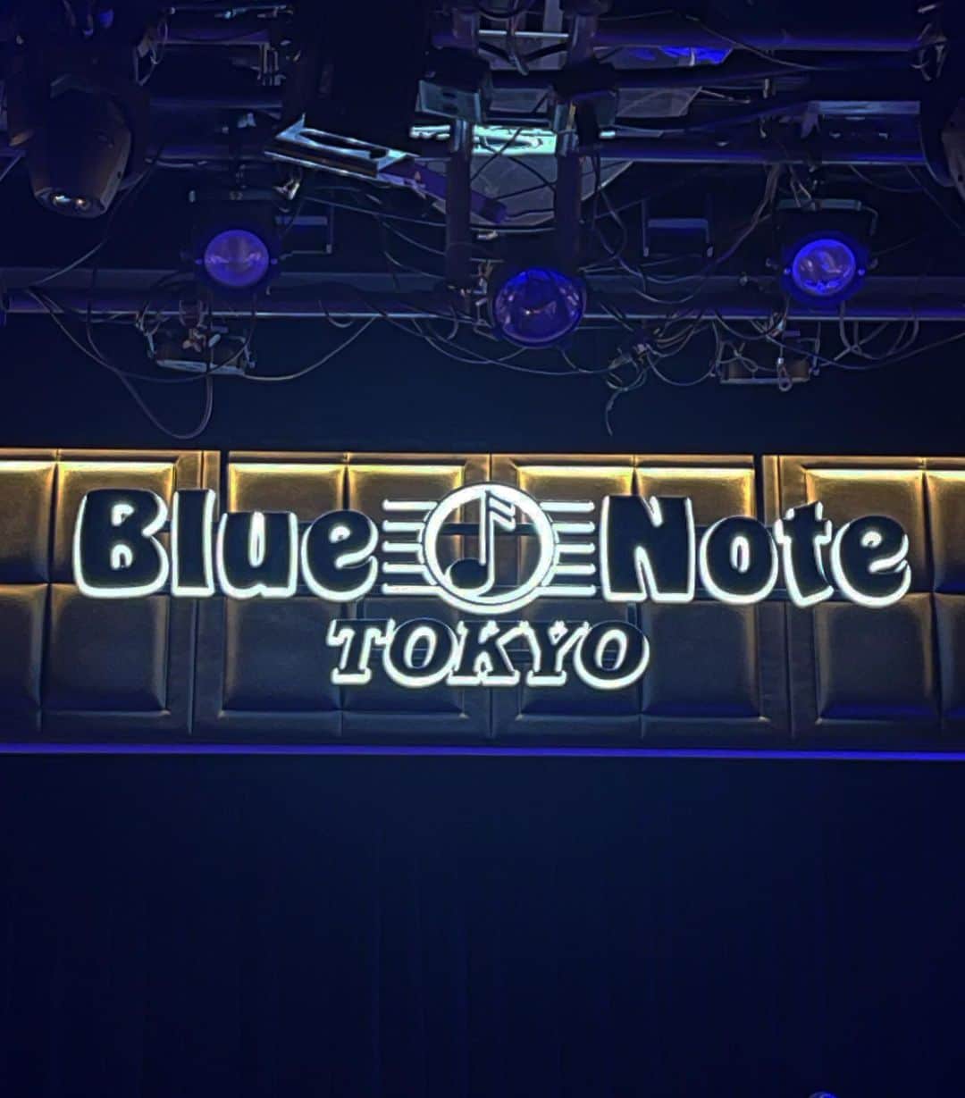 行正り香さんのインスタグラム写真 - (行正り香Instagram)「クリス・ボツテイを聴きにブルーノート東京へ。三年以上待ったかいのある素晴らしき、そしてずっと深く心に残るコンサートでした。#chrisbotti #行正り香 #rikayukimasa  @bluenotetokyo #thank you so much for coming to Japanです！」2月17日 23時06分 - rikayukimasa