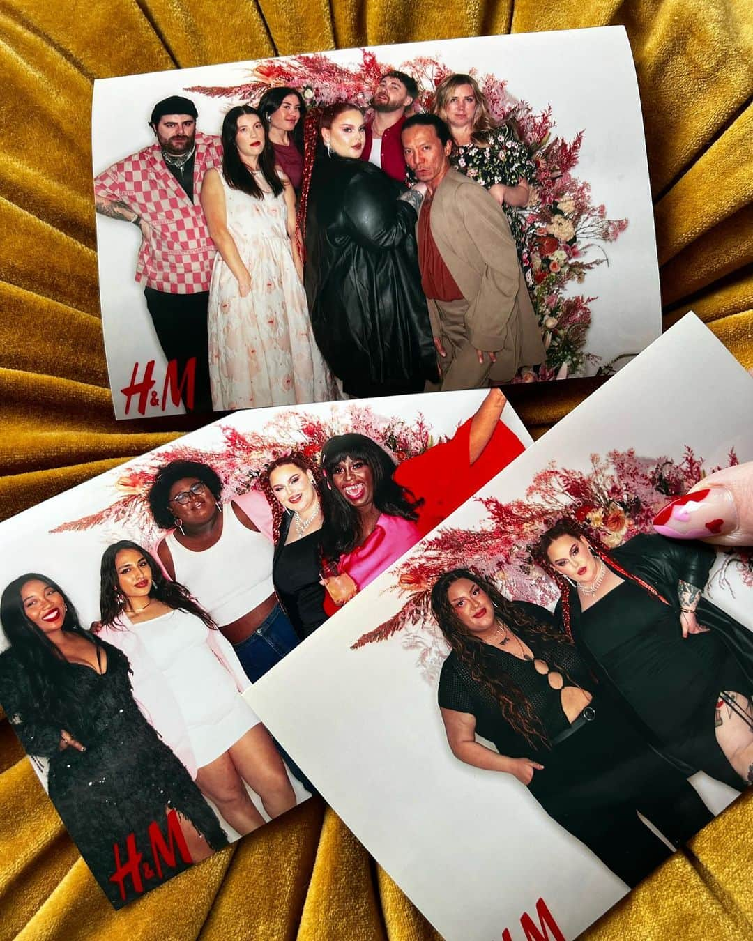 テス・ホリデーさんのインスタグラム写真 - (テス・ホリデーInstagram)「My #HMGalentines event was by far one of the best nights of my life. My friends came out to support me and celebrate @hm expanding their sizes in H&M’s studio that they built specifically to shoot plus size and diverse models. There have been so many moments in my career that I cherish and this night is going high up on my list! You could truly feel the love in the room, and looking around at all the plus size, STYLISH babes wearing a brand that most of us always dreamt of was the most rewarding feeling!   I’m gonna share a full event recap with y’all and my heart is so so full!!! 🫶💘💖🥹✨  My glam was by my babies @angelinapanelli @marianamcgrathmakeup DUH💅🏻    #plussizestyle #plussizefashion #hmxme #galentines #plussizefit #effyourbeautystandards」2月18日 3時24分 - tessholliday