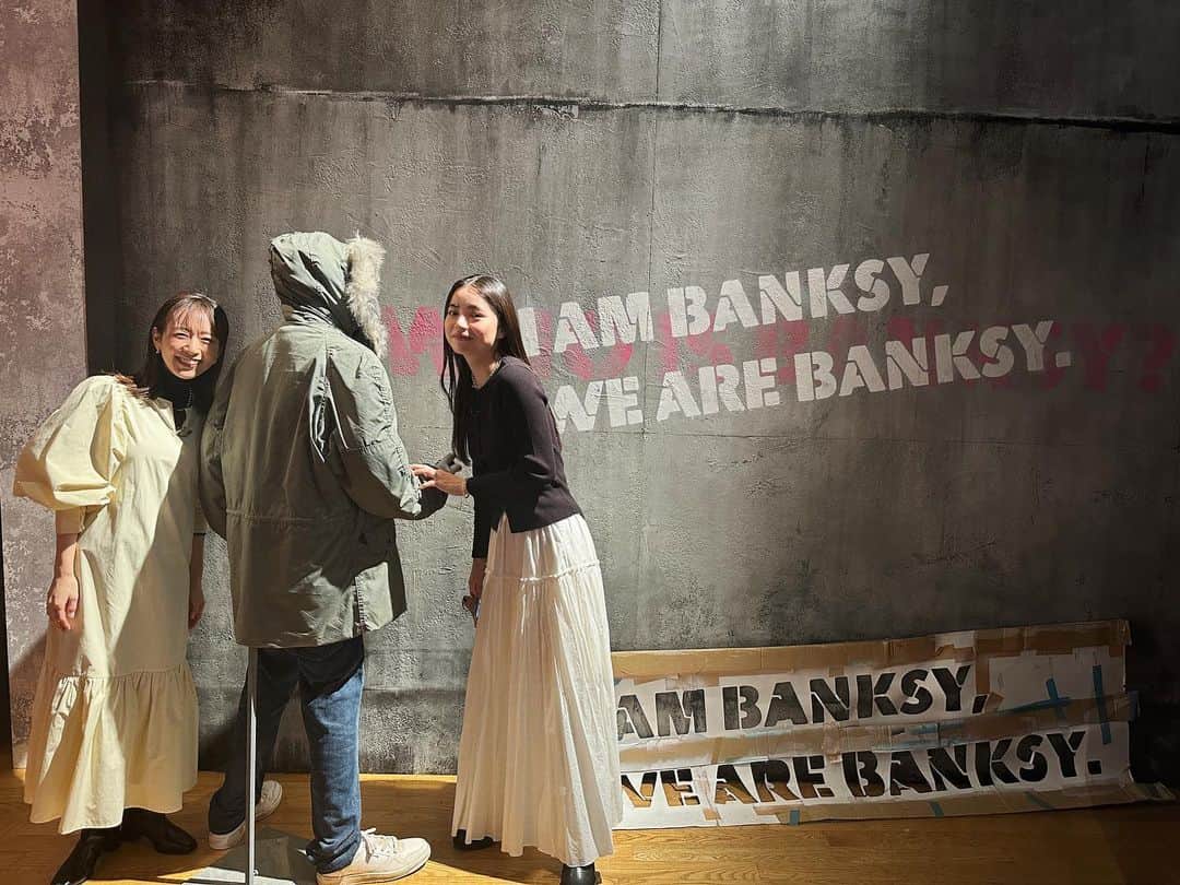 伊藤舞さんのインスタグラム写真 - (伊藤舞Instagram)「❤️ 先日のARNEロケ。 バンクシーって誰？展の会場で 写真たくさん撮りました。 . これから行かれる方のご参考になれば…♡ . そして、 ARNEとバンクシー展のコラボパフェも作りました！ 「Love Is In The Air」の花束をイメージした 超ブーケパフェ💐 ブルックリンパーラーさんで食べられます♡ おいしいので、こちらもぜひ♡ . . #arne #whoisbanksy  #brooklynparlorhakata  #超ブーケパフェ」2月18日 7時09分 - maiito_fbs