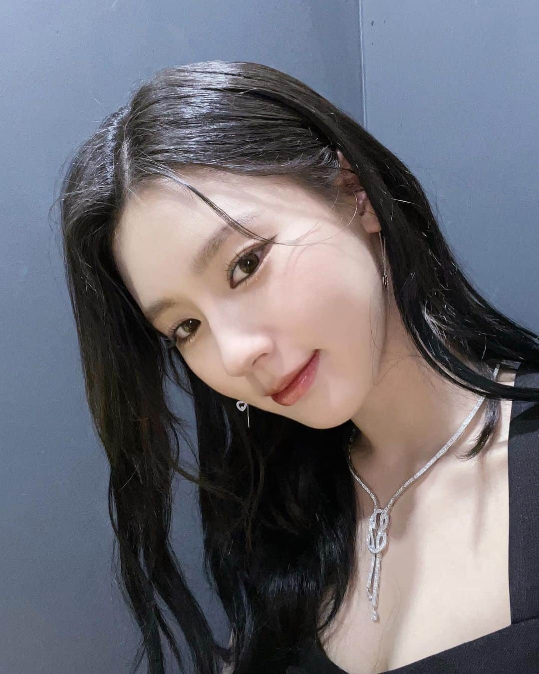 (G)I-DLEさんのインスタグラム写真 - ((G)I-DLEInstagram)「[📢] #여자아이들 #미연 <써클차트 뮤직 어워즈 2022> 출연 안내  잠시 후 6시, '#써클차트뮤직어워즈2022'에 미연이 출연합니다! 즐거운 토요일! 다재다능한 MC 미연과 함께할 네버랜드 🙌 곧 만나요 💖  #GIDLE #MIYEON」2月18日 17時53分 - official_g_i_dle