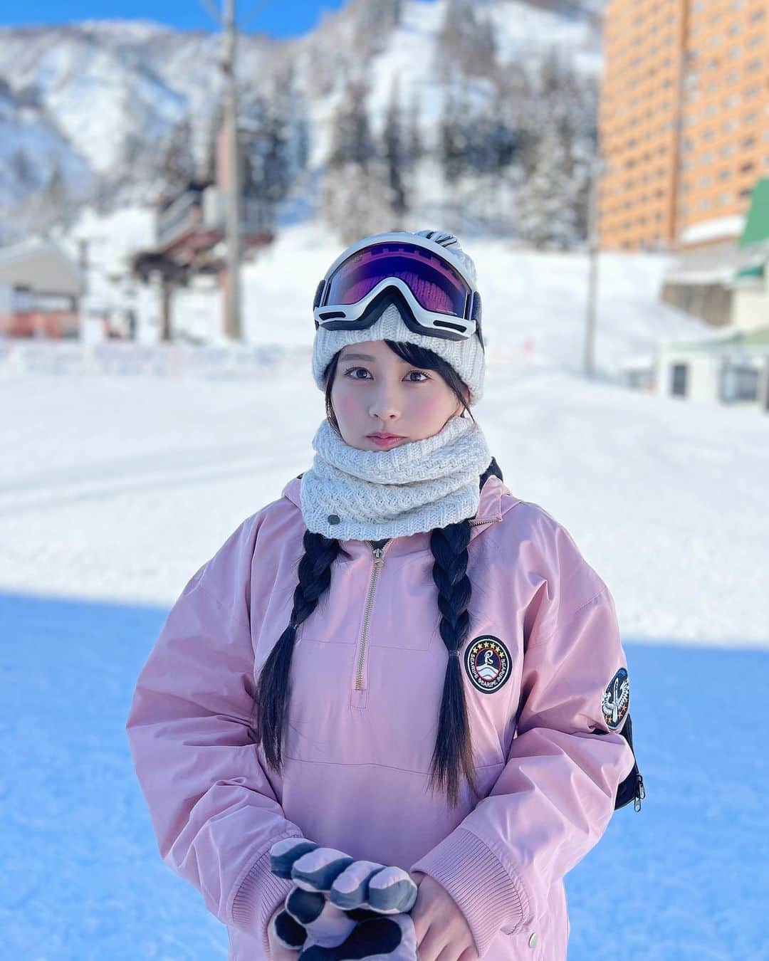ちとせよしのさんのインスタグラム写真 - (ちとせよしのInstagram)「ポートレートモードでぱしゃり📷´- この度ひざパッドを卒業しました👏🏻🤣 おしりパッドはまだ健在です…笑  #スノボ #スノボ女子 #スノボウェア #snow #snowboarding #roxysnow」2月18日 17時55分 - chitose_yoshino