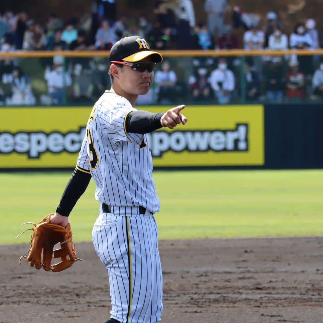 阪神タイガースさんのインスタグラム写真 - (阪神タイガースInstagram)「2月18日、宜野座村野球場での春季キャンプの様子・野手編です！ #糸原健斗 選手 #近本光司 選手 #小幡竜平 選手 #森下翔太 選手 #熊谷敬宥 選手 #中川勇斗 選手 #井上広大 選手 #髙山俊 選手 #藤田健斗 選手 #トラッキー  #阪神タイガース  #宜野座キャンプ  #ARE ★キャンプ中継は#虎テレ で！」2月18日 19時08分 - hanshintigers_official