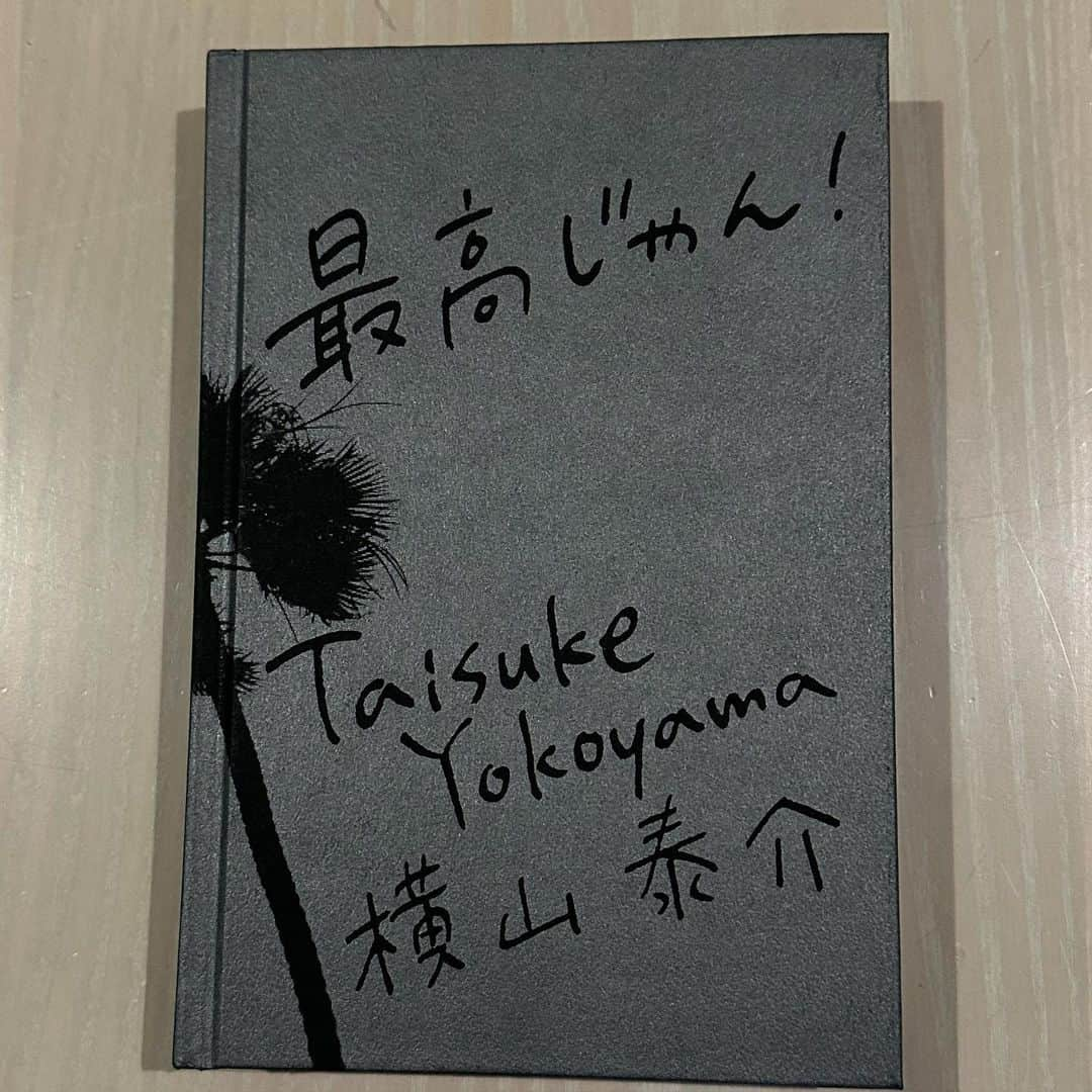 RIKACOさんのインスタグラム写真 - (RIKACOInstagram)「😆😆😆 @taiseye たいちゃんから宅急便で届いたデジタルではない写真❣️ たいちゃんに初めて撮ってもらったポートレート🫡何故か私はずっとOPの水着が好き😘 そしてたいちゃんが出した  最高じゃん！は最高です❤️ RIKACO18歳水泳選手は目指してません。 この頃はレジェンドサーファーの彼女でした😘 .  薫さんが生きていれば喜んだはずだね👍 これは身内の話しです🫡 #レジェンド #湘南 #青春フォトグラフ  #❤️」2月18日 22時07分 - rikaco_official