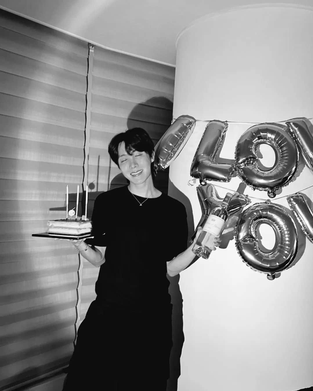 J-HOPEさんのインスタグラム写真 - (J-HOPEInstagram)「생일 🎂 218」2月18日 23時04分 - uarmyhope