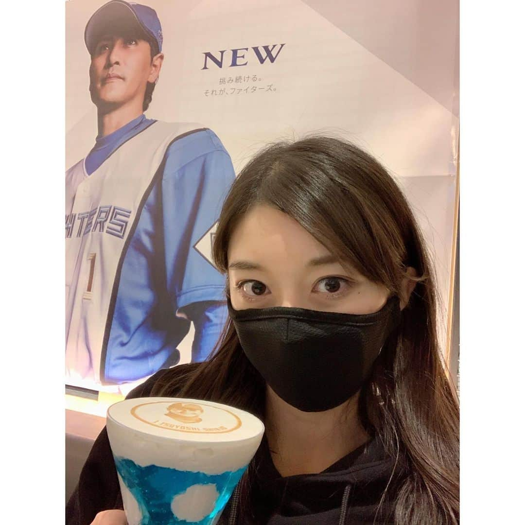 牧野真莉愛さんのインスタグラム写真 - (牧野真莉愛Instagram)「♡ ♡ ✨LOVE❤️SHINJO✨ ↑ 💕🐻FIGHTERS DINING ROSTER🐿💕 2023.2.18 🐻‍🐻‍🐿🦊 北海道日本ハムファイターズキャンプ中継を店内モニターにて放送中⚾️🎵 ちょうど清宮こうちゃんが映ってて、がんちゃんが～今日のPlayer of the Camp～発表してた💗💗 🎀 まりあは2006＆2007の席だった❤️ 🐻‍🐻‍🐿🦊 つづく🐰“まりブロ”みてね ♡ ♡  #LOVE新庄 ❤️ #FIGHTERSDININGROSTER 🍽 #lovefighters 🐻🐻🐿🦊 #北海道日本ハムファイターズ 💖 #モーニング娘22 #morningmusume22 #牧野真莉愛」2月18日 23時45分 - maria_makino.official