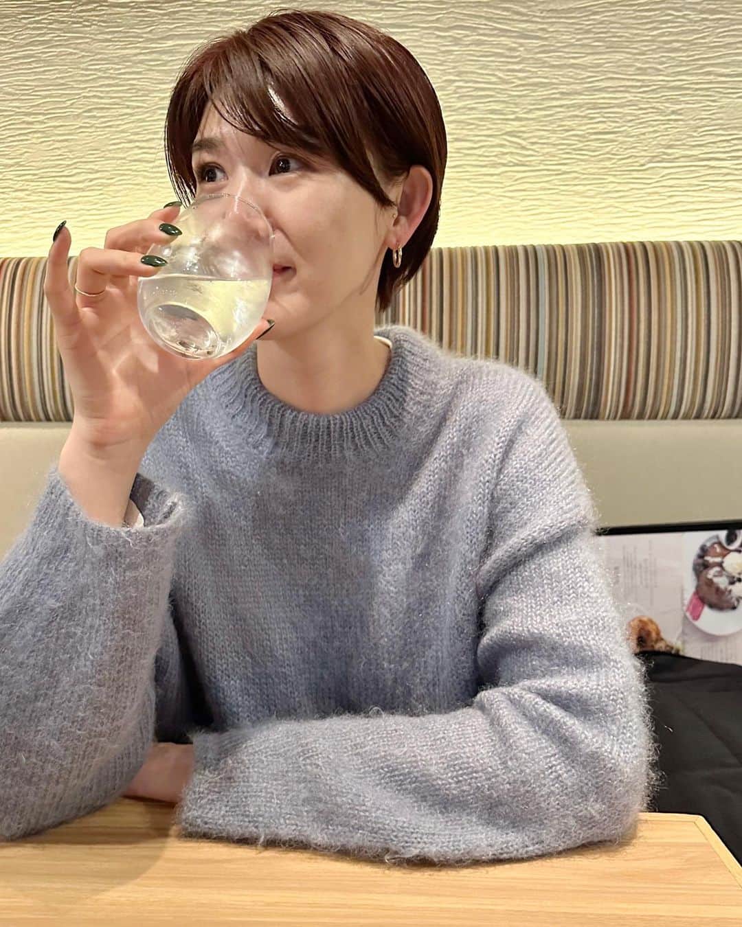 栗原恵さんのインスタグラム写真 - (栗原恵Instagram)「. 小指の癖強め🤘笑」2月19日 12時33分 - megumi ...