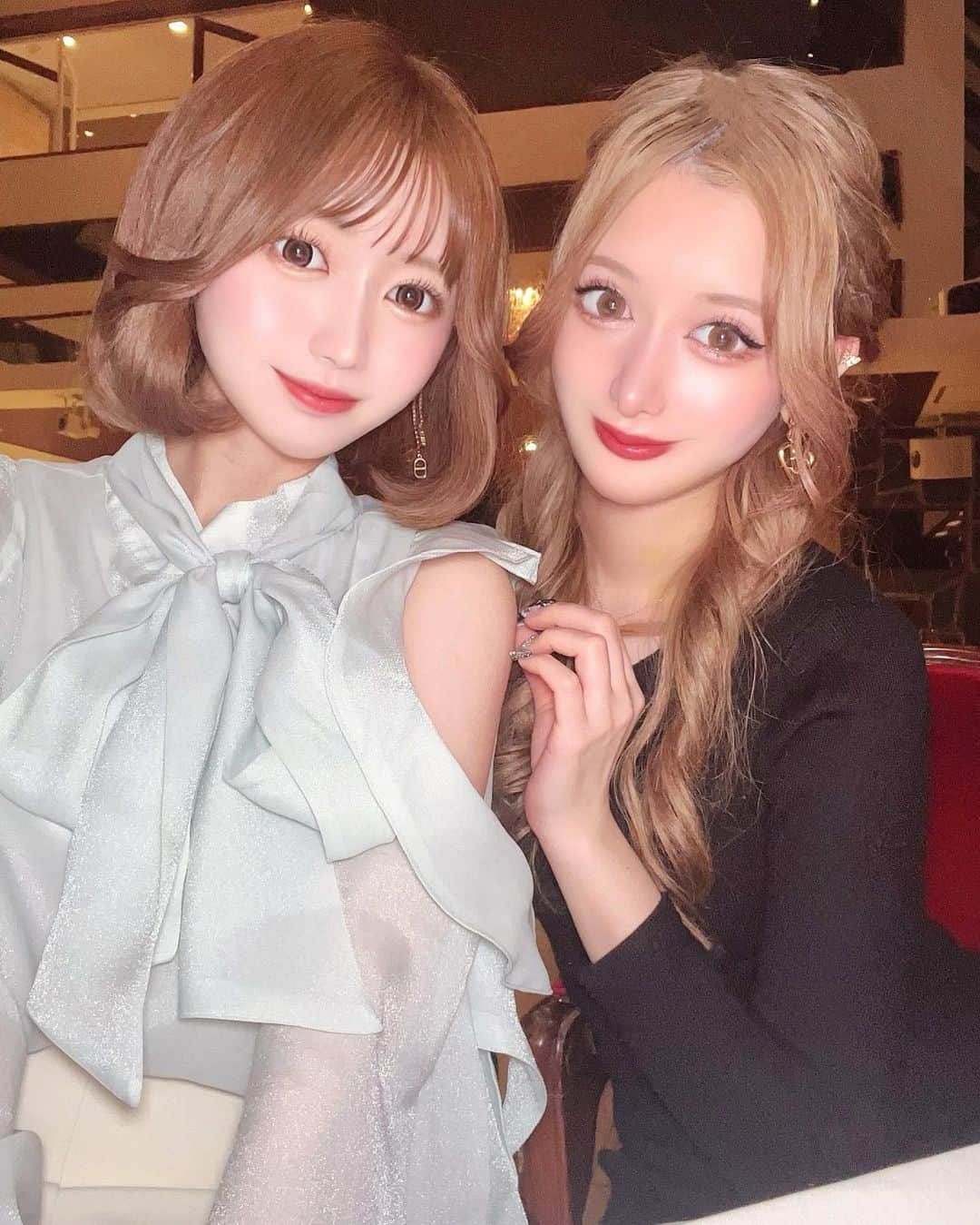 ゆうめろさんのインスタグラム写真 - (ゆうめろInstagram)「この前あやちちゃんに お誕生日お祝いしてもらった🎂💗💗 レストランもすごくオシャレで、 誕生日プレゼントも嬉しかった〜🌹✨ 4年くらい前から今もずっと 仲良くしてくれて嬉しいっ😽❤️ 今年もよろしくね💕 ・ #誕生日ディナー #誕生日サプライズ #青山エリュシオンハウス  #六本木ディナー #表参道ディナー #女子会コーデ」2月19日 13時10分 - yk.o0