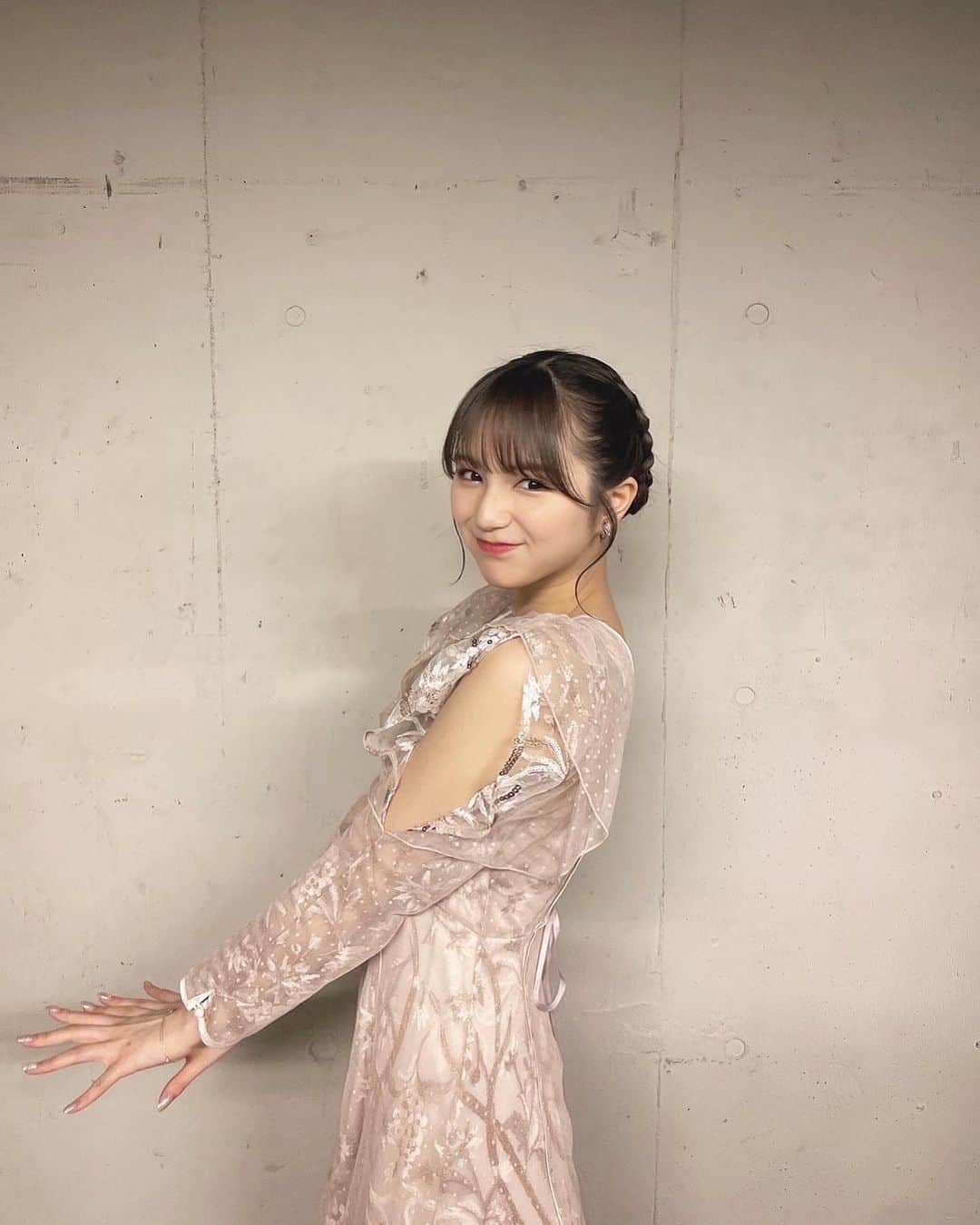 愛来さんのインスタグラム写真 - (愛来Instagram)「︎ ︎︎︎︎︎☁︎︎ 今日の衣装はこんな感じだったよ！ 大人っぽくてかわいい☺️ ...