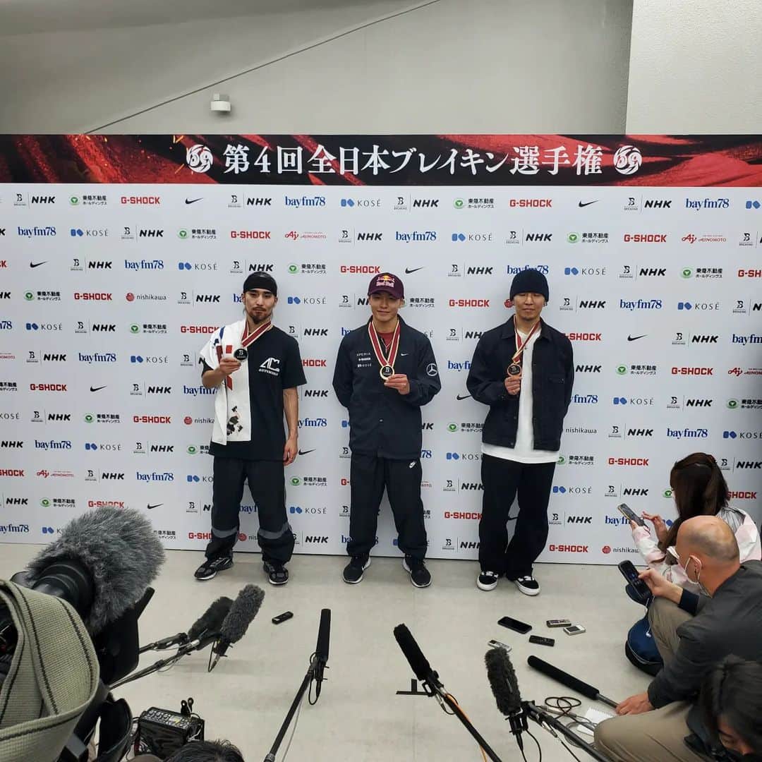 田畑竜介さんのインスタグラム写真 - (田畑竜介Instagram)「全日本ブレイキン選手権 取材をしてきました🎤  今度の金曜日から北九州で始まる Breaking for Gold World Series in北九州 に出場する男女各3選手に注目✨  その中でBBOY Shigekixが優勝🥇 BGIRL AYUMIが優勝🥇、AMIが準優勝🥈 という素晴らしい結果を残しました‼️  ワールドシリーズでは世界の強豪たちと ダンスバトルを繰り広げます💃  詳しいことは分からなくても 見たらその凄さ、楽しさが伝わるのが ブレイキンの魅力です✨ また、十人十色と言いますが、 選手一人一人にそれぞれのスタイルがあり 多彩なダンスを楽しめるのも魅力です✨  テレビ、会場でお楽しみください🎶  #bfgwsin北九州 #breaking  #worldseries #北九州市 #ブレイキン  #shigekix #issin #toa  #ayumi #ami #riko」2月20日 7時45分 - tabacchi_rkb