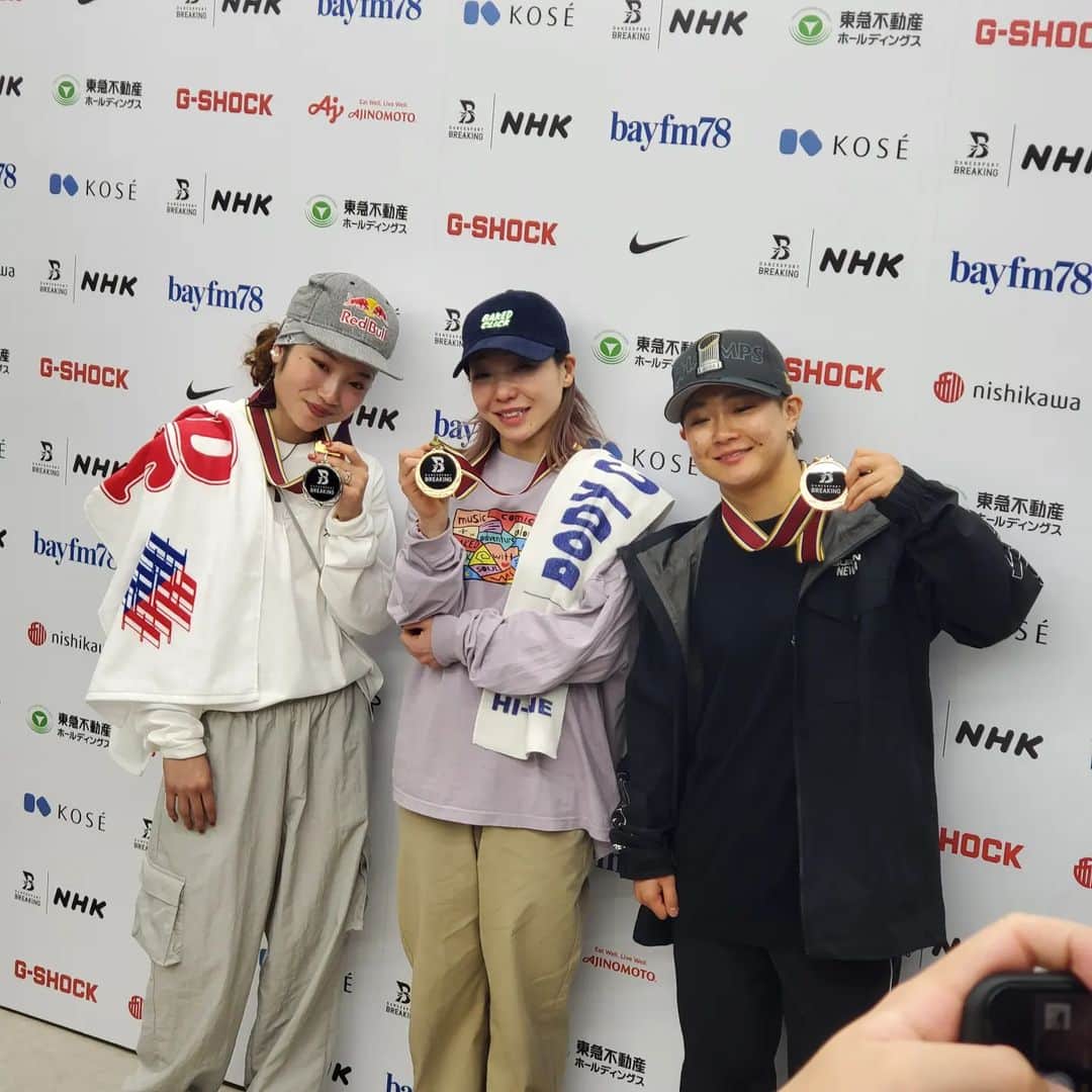 田畑竜介さんのインスタグラム写真 - (田畑竜介Instagram)「全日本ブレイキン選手権 取材をしてきました🎤  今度の金曜日から北九州で始まる Breaking for Gold World Series in北九州 に出場する男女各3選手に注目✨  その中でBBOY Shigekixが優勝🥇 BGIRL AYUMIが優勝🥇、AMIが準優勝🥈 という素晴らしい結果を残しました‼️  ワールドシリーズでは世界の強豪たちと ダンスバトルを繰り広げます💃  詳しいことは分からなくても 見たらその凄さ、楽しさが伝わるのが ブレイキンの魅力です✨ また、十人十色と言いますが、 選手一人一人にそれぞれのスタイルがあり 多彩なダンスを楽しめるのも魅力です✨  テレビ、会場でお楽しみください🎶  #bfgwsin北九州 #breaking  #worldseries #北九州市 #ブレイキン  #shigekix #issin #toa  #ayumi #ami #riko」2月20日 7時45分 - tabacchi_rkb