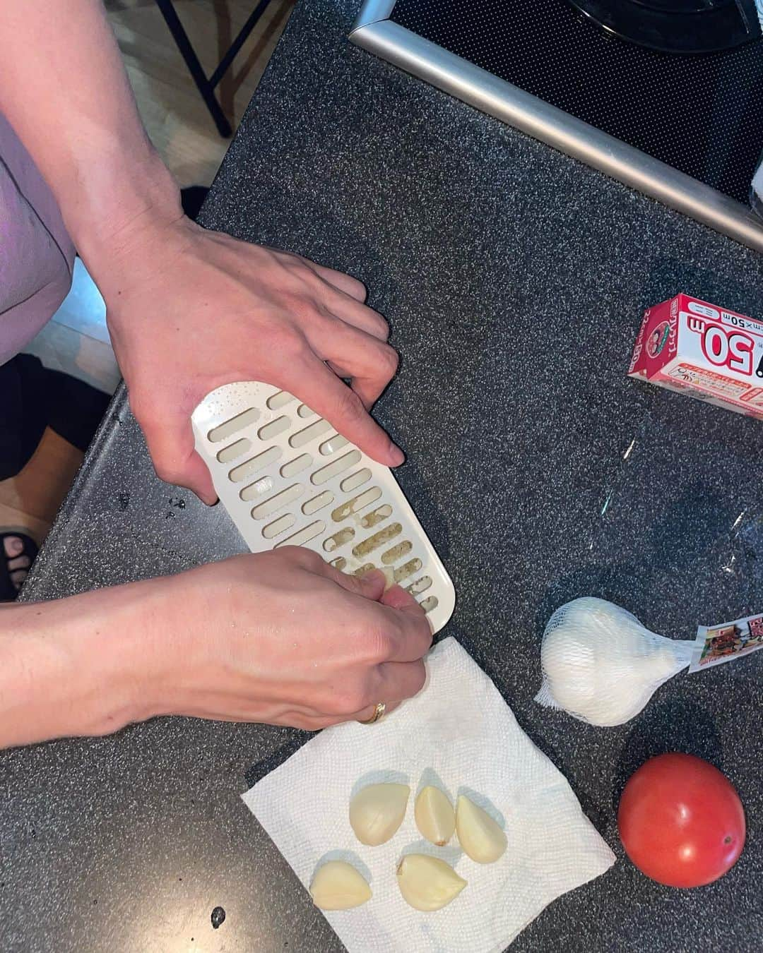 木下優樹菜さんのインスタグラム写真 - (木下優樹菜Instagram)「にんにく🧄をよく使うので 指臭くなるから 　いっぱい擦りおろしてくれた💜」2月20日 15時35分 - yukina1204xoxo