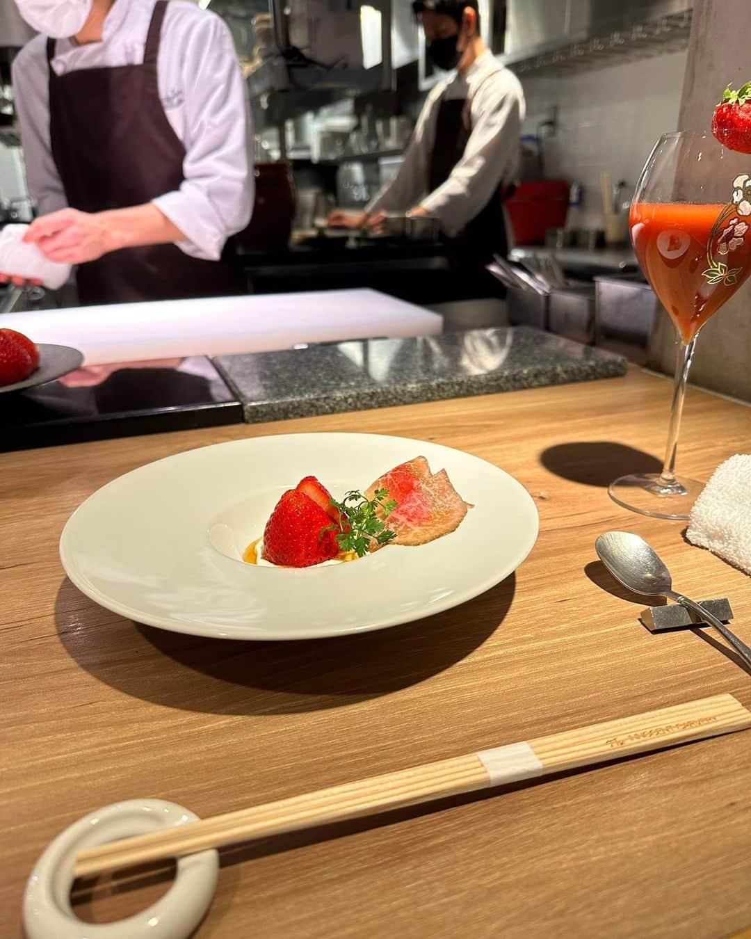 Ayanaさんのインスタグラム写真 - (AyanaInstagram)「🍓🍓 ⁡ 29の日にお肉dinner 😽 西麻布にあるThe INNOCENT CARVERYの Chef's table コースをいただきました🍽 @innocent_nishiazabu  美味しすぎてほっぺた落ちた、、♡ ⁡ お洋服はSALEで購入したFURFURの☀️ 鮮やかなグリーンにブラックの合わせ好きかも🫶🏻 ⁡ op @furfur_official  bag @newbottega  shoes @fray_id  ⁡ ⁡ #INNOCENTCARVERY #焼肉 #西麻布グルメ  #東京焼肉 #東京グルメ #焼肉ディナー  #furfur #ファーファー #usagionline #frayid」2月20日 21時22分 - naalunlun