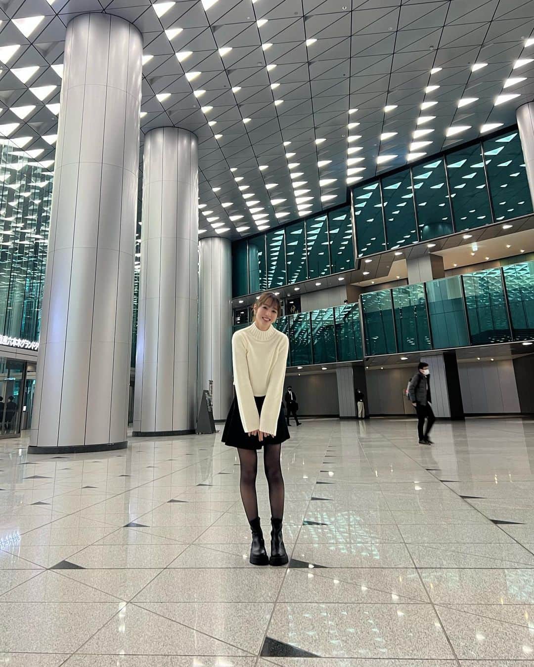 神部美咲さんのインスタグラム写真 - (神部美咲Instagram)「今日もコーヒー飲んで タイツとミニスカ履いて 過ごしました。笑」2月20日 21時35分 - jimbu_misaki