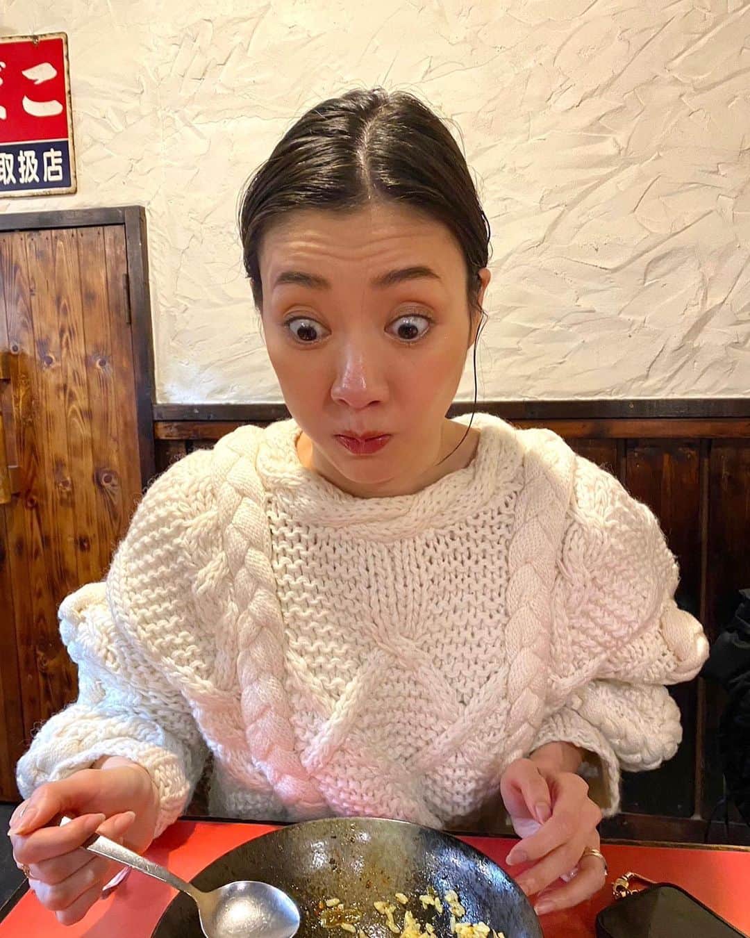 中田奈沙さんのインスタグラム写真 - (中田奈沙Instagram)「Hakodate soup curry🍛 函館のスープカレー《吉田商店》  ポーク角煮カレー 辛さ4 地辛 きくらげトッピング  普段東京でスープカレー食べることは あまりないのですが 北海道で食べるスープカレーは なんで美味しいのでしょうか🤤✨  ほろほろトロトロの角煮と スパイシーだけど辛すぎないスープ シャキシャキ野菜 たまらんなぁ😋  #奈沙ログ #奈沙ログin函館 #奈沙ログin北海道  #奈沙旅in函館 #奈沙旅in北海道  #hakodate #hokkaido #soupcurry #yoshidashoten #吉田商店 #函館 #北海道 #函館グルメ #スープカレー #スープカリー」2月20日 21時41分 - nasa_nakada
