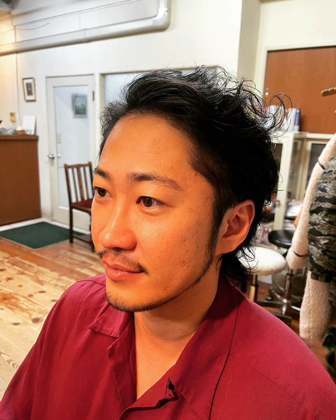 杉本知香さんのインスタグラム写真 - (杉本知香Instagram)「久しぶりに 牛宮城プロデューサーで SHOGUN BURGER社長の 大輝さんが来てくれましたー😆 気にしてる薄毛は全く気にならず　 イケメンに拍車かかりました✨ 痩せたのでさらに窪塚さんに似てきた👀‼️  #中目黒美容室 #本田大輝 #牛宮城#SHOGUNBURGER #宮迫です」2月20日 22時34分 - sugimotoc