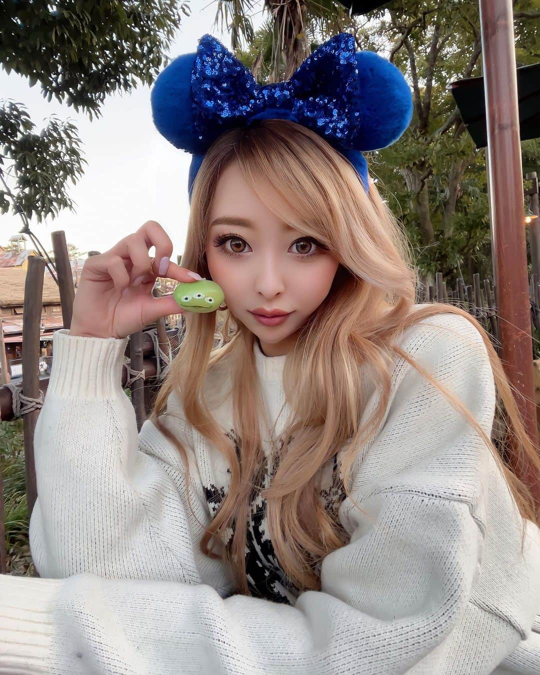 まあーか（まかたん）さんのインスタグラム写真 - (まあーか（まかたん）Instagram)「. もちもち(´･ω･`)💚はむはむ(´･ω･`)💚 ﾘﾄﾙｸﾞﾘｰﾝﾏﾝ添えたら映えるてゆったやつ誰？🥺 . #tokyodisneysea #disneysea #disney#東京ディズニーシー #ディズニーシー#ディズニー#ディズニーコーデ#ディズニーカチューシャ #冬ディズニー#防寒コーデ #乗り物好き #パレードより乗り物派 #餃子ドッグよりうきわまん派 #リトルグリーンマン#リトルグリーンメン#ターキーレッグ断念#久々のインパ#大人の遠足#アダルティ」2月21日 12時25分 - m_k_gram