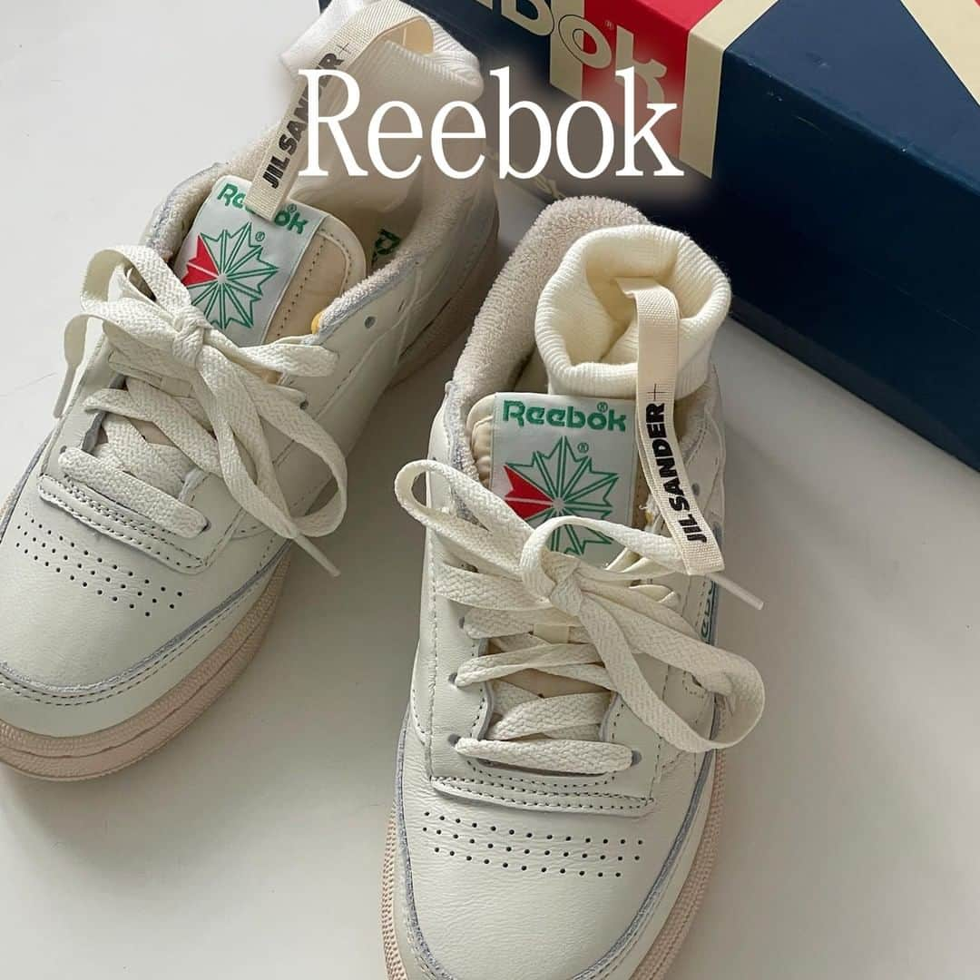 R i R y (リリー)さんのインスタグラム写真 - (R i R y (リリー)Instagram)「『春に履きたいスニーカー👟🌸』  春に履きたい可愛いスニーカー特集🌿 春のお出かけにぴったりな可愛いスニーカーがたくさん🌷 ぜひお気に入りを見つけてみてね✨  ✴︎---------------✴︎---------------✴︎  ▶️▶️掲載する写真を募集中📸 カワイイ写真が撮れたら、@velle.jp をタグ付けするか、ハッシュタグ #velle_jp をつけて投稿してみてね♪velle編集部と一緒にカワイイで溢れるvelleを創っていこう😚🤍  ✴︎---------------✴︎---------------✴︎  #スニーカー #スニーカー女子 #ニューバランススニーカー #filashoes #フィラスニーカー #nikeshoes #ナイキスニーカー #淡色スニーカー #mardimercredi #スニーカーコーデ #reebokclassic #reebokshoes  #リーボック #リーボックスニーカー #リーボッククラシック #コンバース #コンバースハイカット #厚底コンバース #コンバース厚底 #autry #autryactionshoes #autryスニーカー #mardimercredikorea #マルディメクルディ #newbalance  #コンバースオールスター #厚底スニーカー #ベージュスニーカー #淡色女子」2月21日 18時00分 - velle.jp