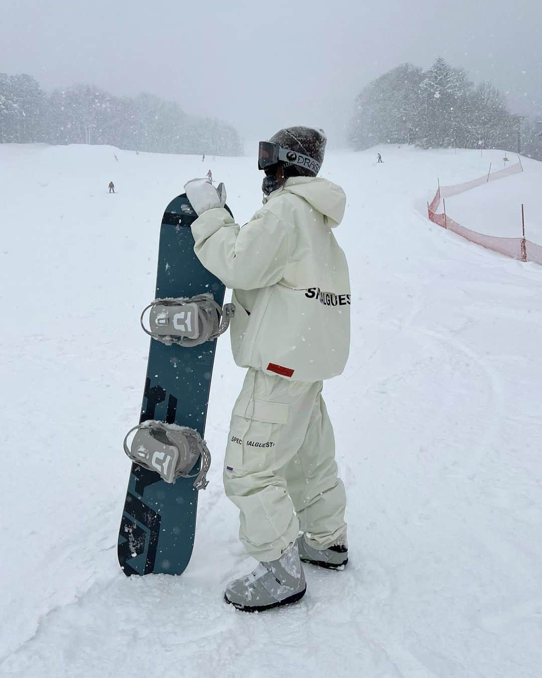 伊藤愛真さんのインスタグラム写真 - (伊藤愛真Instagram)「そういえばノルンみなかみ、はじめましてだった☃️🤍 . . . . . #スノボ女子#スノボ#スノボコーデ#スノーボード#スノーボード女子#スノーボードウェア#スノボウェア#snowboardwear#snowboarding#snowboard#ootd#스노보드#스노보드복#스키복#ノルン水上スキー場」2月21日 18時08分 - __emagram