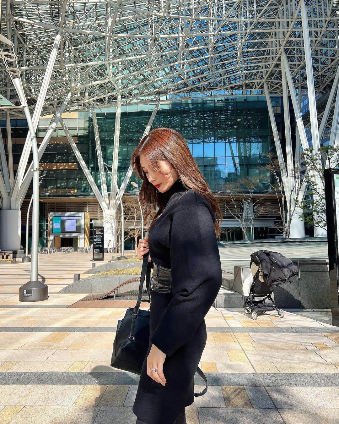 得あゆさんのインスタグラム写真 - (得あゆInstagram)「2月からコート無しで出かけてる。 最近はまた、寒い。笑  #東京ミッドタウン六本木 #東京ミッドタウン  ・ ・ ・ ・ ・ ・ ・ ・ ・ ・ ・ ・ ・ ・ ・ ・ ・ ・ #ミッドタウン#ミッドタウン六本木#ミッドタウンランチ#ランチ巡り#東京ランチ#東京グルメ#東京観光#東京旅行#六本木#六本木カフェ#六本木グルメ#六本木デート#港区女子#港区グルメ#観光名所#映え#インスタ映え#ニットワンピース#ベルト#ママコーデ#ママファッション#ママライフ#休日の過ごし方#休日コーデ#tokyocafe#アラサー女子#家族時間#赤坂」2月21日 21時50分 - tokuayu819