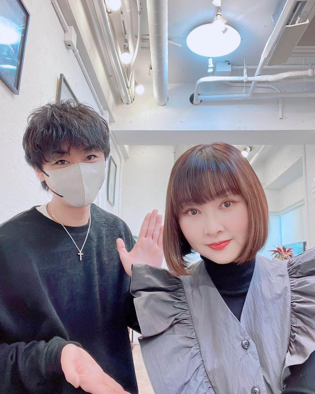 相沢礼子さんのインスタグラム写真 - (相沢礼子Instagram)「美容院@accomplish_salon　に行ってきました😆 ゴットハンドの　@accomplish_yu さん🥹いつも神トリートメントをありがとうございます✨✨✨  シャンプーしたあと、トリートメントを忘れるくらい髪の毛サラサラです。 感動のトリートメントです^ ^ 同い年のゆーさん @accomplish_yu  いつも話がつきません😊✨  人幹細胞 と 水素 も配合された  WプラチナHASトリートメント 😊  （HASは、人幹細胞という意味だそうです🤗）  頭皮にも栄養が入るので、新しく生えてくる髪の毛にも良いそうです☺️🙌 育毛にもなりますね🥹🙏  カット、カラー、トリートメントで1時間半くらいです！  #アコンプリッシュ　の場所は恵比寿と代官山の間にあります^ ^  その方に合ったトリートメントの配合をして下さるので、本当有難いです🥹 しかも長続きしてくれるのがすごく気に入っています^ ^  @accomplish_yu   ゆーさんいつも本当にありがとうございます🥹 自分史上最高のサラツヤになりました🥹🎉感謝です🥹  #人幹細胞　#水素 #WプラチナHASトリートメント #髪質改善トリートメント#人幹細胞 #hasトリートメント #人幹細胞トリートメント #アールハス#髪質改変#髪質改善 #ヒト幹細胞#アコンプリッシュ #accomplish代官山 #美容院　#美容　 #水素トリートメント #アンチエイジングケア  #fashion #photooftheday  #happy #ボブ　#japan  #2023 #photography  #ootd #happy  #相沢礼子」2月22日 17時20分 - reikoaizawa828