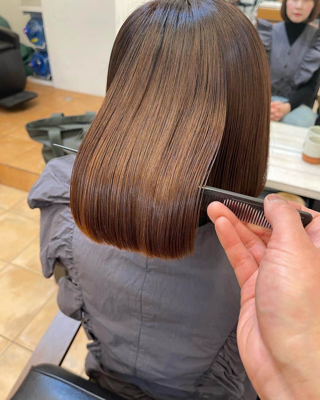 相沢礼子さんのインスタグラム写真 - (相沢礼子Instagram)「美容院@accomplish_salon　に行ってきました😆 ゴットハンドの　@accomplish_yu さん🥹いつも神トリートメントをありがとうございます✨✨✨  シャンプーしたあと、トリートメントを忘れるくらい髪の毛サラサラです。 感動のトリートメントです^ ^ 同い年のゆーさん @accomplish_yu  いつも話がつきません😊✨  人幹細胞 と 水素 も配合された  WプラチナHASトリートメント 😊  （HASは、人幹細胞という意味だそうです🤗）  頭皮にも栄養が入るので、新しく生えてくる髪の毛にも良いそうです☺️🙌 育毛にもなりますね🥹🙏  カット、カラー、トリートメントで1時間半くらいです！  #アコンプリッシュ　の場所は恵比寿と代官山の間にあります^ ^  その方に合ったトリートメントの配合をして下さるので、本当有難いです🥹 しかも長続きしてくれるのがすごく気に入っています^ ^  @accomplish_yu   ゆーさんいつも本当にありがとうございます🥹 自分史上最高のサラツヤになりました🥹🎉感謝です🥹  #人幹細胞　#水素 #WプラチナHASトリートメント #髪質改善トリートメント#人幹細胞 #hasトリートメント #人幹細胞トリートメント #アールハス#髪質改変#髪質改善 #ヒト幹細胞#アコンプリッシュ #accomplish代官山 #美容院　#美容　 #水素トリートメント #アンチエイジングケア  #fashion #photooftheday  #happy #ボブ　#japan  #2023 #photography  #ootd #happy  #相沢礼子」2月22日 17時20分 - reikoaizawa828