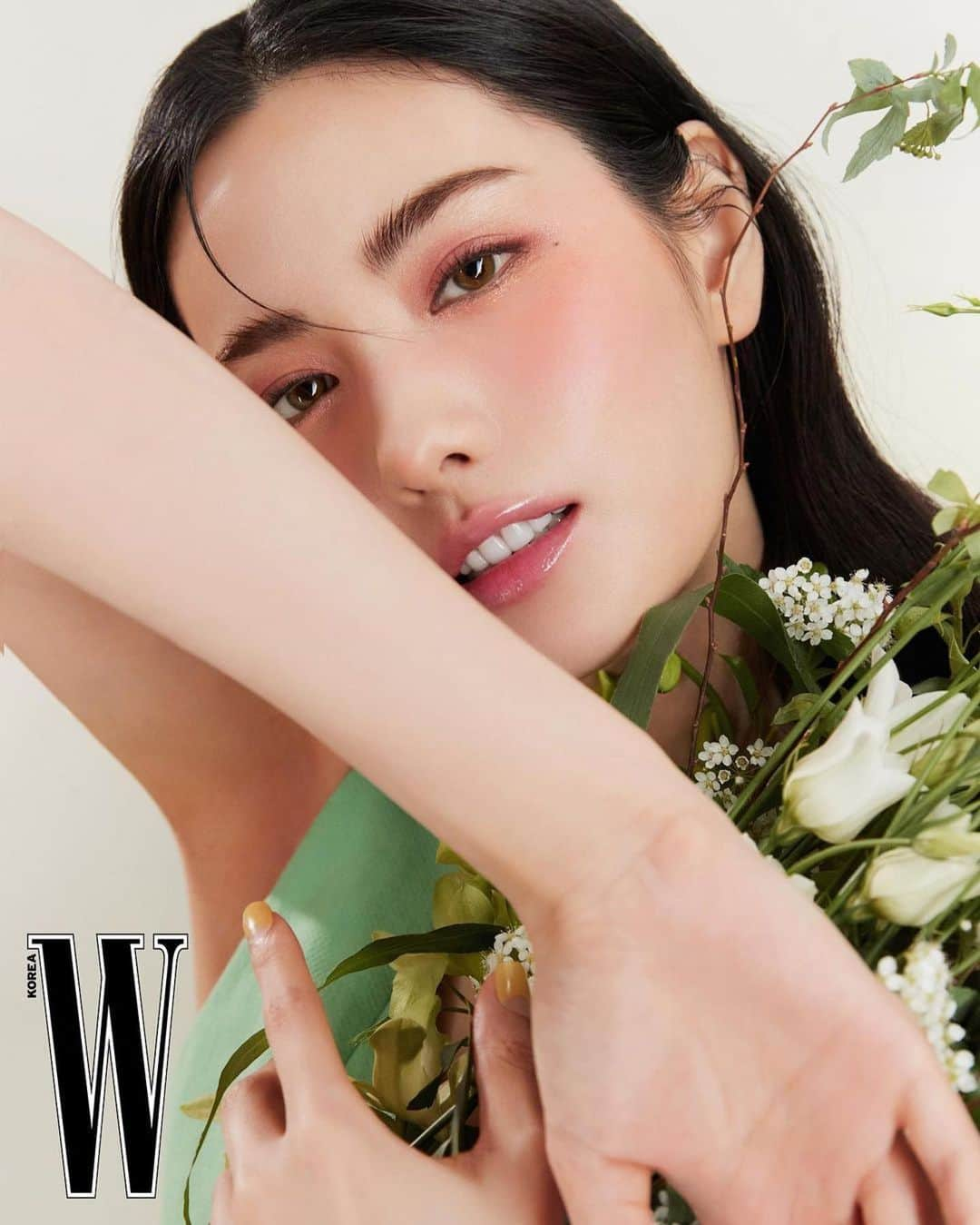 ナナ さんのインスタグラム写真 - (ナナ Instagram)「@wkorea #editor_이현정  뷰티 에디터 | 이현정 포토그래퍼 | 김선혜 스타일리스트 | 조보민 헤어 | 한수화 메이크업 | 이나겸 네일 | 임미성 세트 | 한송이 어시스턴트 | 박예니  @suqqu_official #스쿠 #SUQQU #SUQQUcircle #스프링컬렉션 #스프링메이크업 #트리트먼트랩핑립 #나나 #초목염 #글로우」2月22日 17時52分 - jin_a_nana