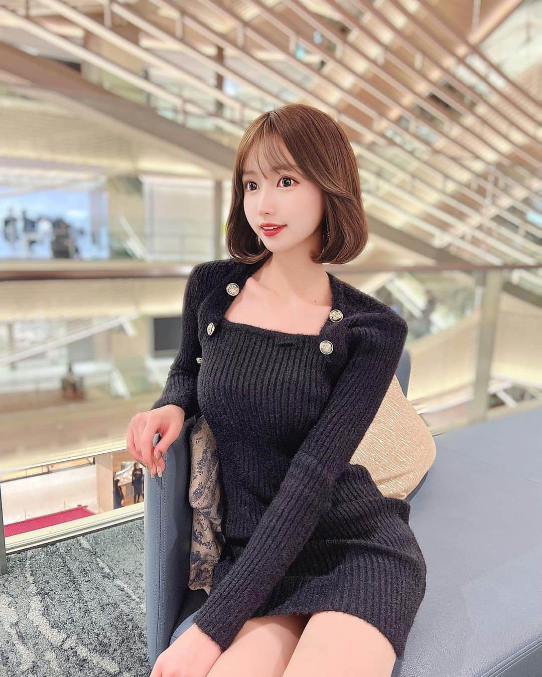 伊上あやさんのインスタグラム写真 - (伊上あやInstagram)「綺麗めcode🖤 最近BLACKにハマってる私😌 全身黒コーデって ...