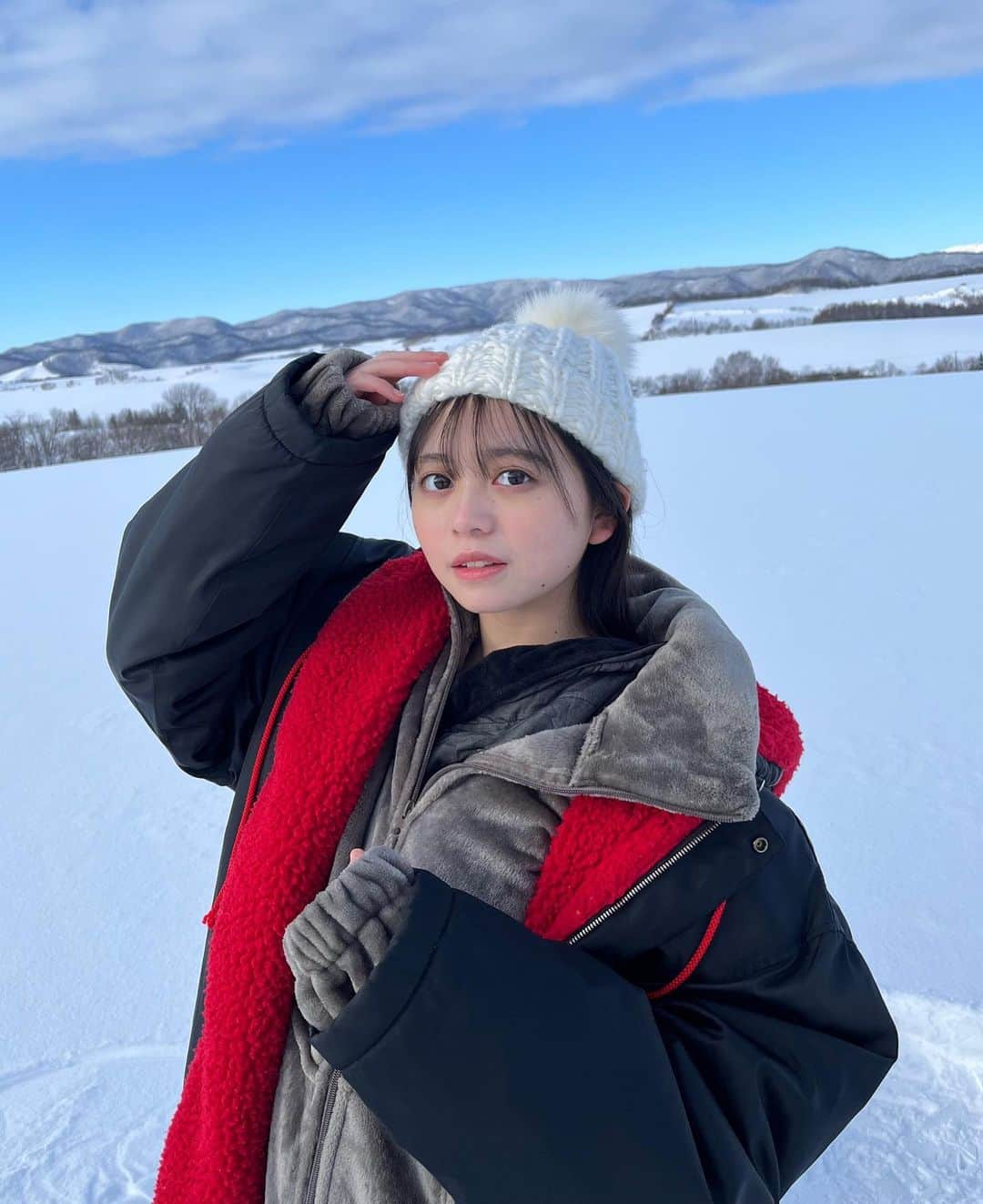 蓬莱舞さんのインスタグラム写真 - (蓬莱舞Instagram)「⛄️❄️  今回のヤンジャンは北海道旭川の雪原で氷点下16度の中での撮影でした☺️とても寒かったですが気合いで何とか！！ 食べ物も美味しくて景色も綺麗でとてもいい所でした🫶🏻また北海道行きたいです😊  #ヤングジャンプ  #表紙  #巻頭  #グラビア  #北海道  #雪  #水着  #制コレ22  #グランプリ  #高校生  #オフショット」2月22日 19時04分 - horai_libera_official