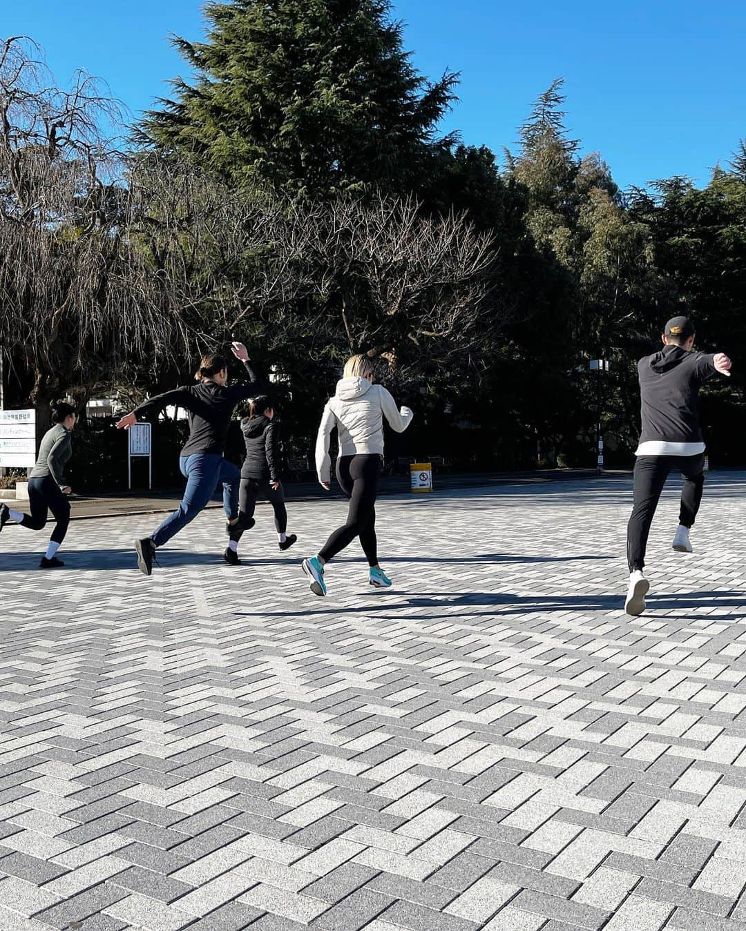 坪井ミサトさんのインスタグラム写真 - (坪井ミサトInstagram)「@lululemonjp SHINJUKUのみなさんと morning run🏃‍♀️☀️  ランリード＆トレーニング サポートさせていただきました🔥  朝から笑顔が溢れる パワフルなみなさんと 朝活ができて最高の1日の始まり♡  朝起きるのが辛い冬こそ 早起きして少しでも運動を🔥 それだけで1日がきっといい日になります☺️  最後の写真はミサトのM💖💖💖  #朝活 #run #running #sport #健康 #fitness #fitnessgirl #運動 #運動を習慣に #ダイエット  #bodymake #lululemonjp #lululemon」2月22日 23時36分 - misato1030