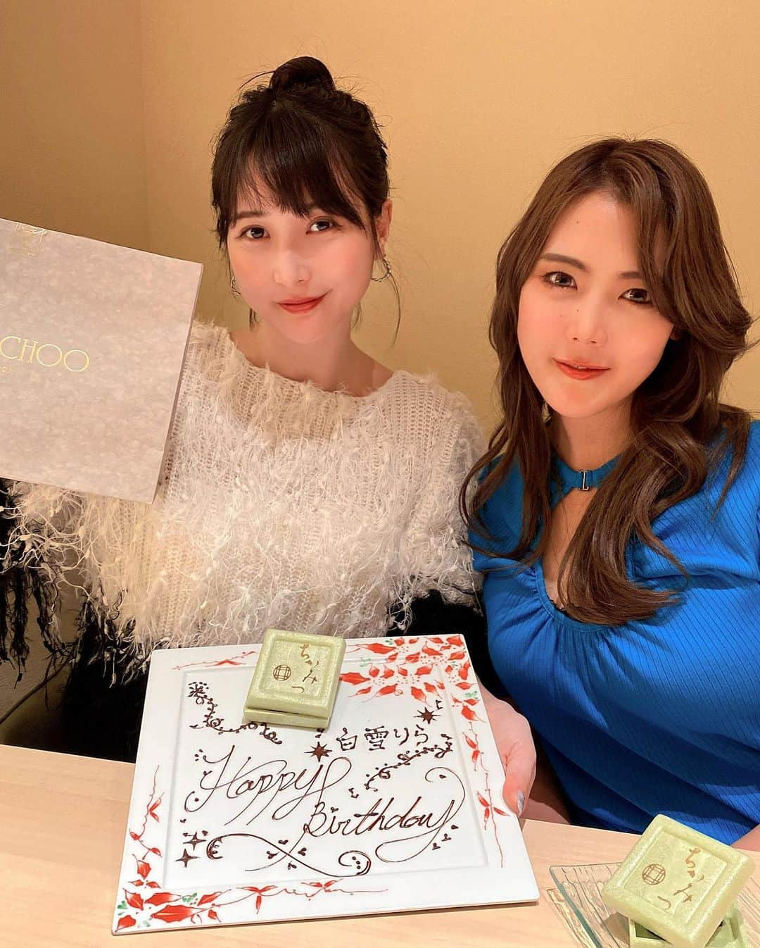 はりーさんのインスタグラム写真 - (はりーInstagram)「今日は銀座ちかみつさんでなんと！お誕生日祝いをしてもらいました☺️♡嬉しい！ そして仲良い人と仲良い人をくっつけるのが好きなので… あやのちゃんに修一朗とシンさんの二人を紹介できてよかった☺️ 素敵な二人が美味しそうに食べているのを見るのもとても幸せでした👸 すべてのメニューがおいしすぎるちかみつだけど…1番おすすめはやはりこの長ーいタンです🏋️‍♀️ 最初に食べたウニの入ったウニドックも美味しかった🫣！ @nd_ginza_chikamitsu   素敵な会で楽しかったー😆 @chikashigetaisuke ありがとうございました🤭 #ちかみつ#銀座ごはん #りらのおすすめご飯 #ごはん#銀座ランチ #銀座グルメ  #銀座ディナー  #PR#銀座 #ちかみつ銀座」2月23日 0時37分 - kirarin_harry_official