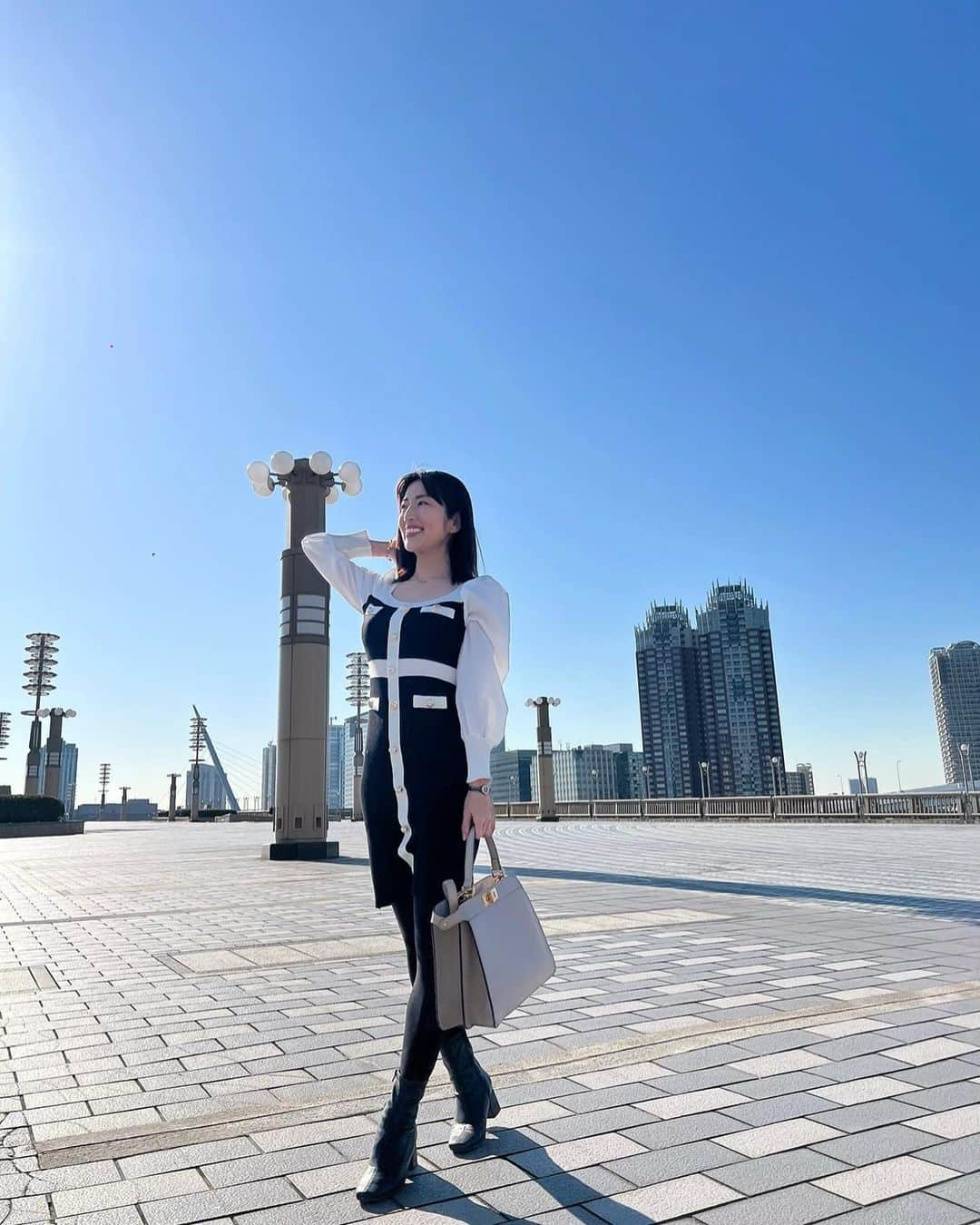 庄司ゆうこさんのインスタグラム写真 - (庄司ゆうこInstagram)「2月22日ニャンニャンニャン猫の日で39歳になりました🥰 30代最後かぁー🥺 まぁ年齢はただの数字としか思ってないので何歳になっても私は変わらずこのままでいきたいと思います✨笑 それにしても誕生日って幸せだなぁー❤️大好きな子たちに今年もたくさんお祝いしてもらってます🥂 毎日食べ過ぎてヤバい😂笑 それにしても誕生日当日はいつも快晴❣️今日も雲一つないお天気でした☀️ さぁ！30代ラストスパート、育児に仕事にプライベートに全力で楽しむよぉーっ❤️❤️❤️ #誕生日#バースデー#ニャンニャンニャン#猫の日#バースデーガール#誕生日お祝い#222#39歳#アラフォー#アラフォーママ#30代ファッション#30代ラスト」2月23日 0時51分 - yuko.shoji