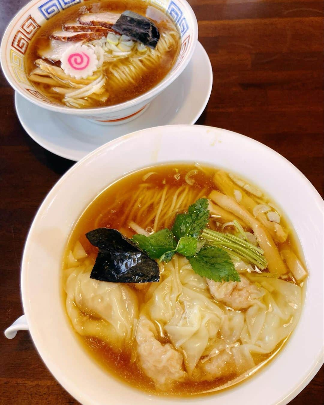 石塚かおりさんのインスタグラム写真 - (石塚かおりInstagram)「#かおりdeランチ#ラーメン  木曜日の #ブラニュー  朝からランチのことで頭がいっぱい。  今日の調査員は #月刊こまち 編集部の須賀穂さん。  4月号は大人気のラーメン特集で、新潟が誇るど定番のお店から、新店まで完全網羅。  今朝は表紙になったお店、新潟市江南区の「さぶろう」さんをご紹介くださいました。  我慢できずに、番組終わりに木曜Dと笑  10時オープンですでに開店待ちの7組目。  おそるべし！  自家製麺とパンチの効いた煮干しだし醤油。 ワンタンありもおいしかったです。  この時間、何ご飯だったんだろ?笑  #新潟#ラーメン#淡麗系ラーメン #煮干しラーメン  #中華そば #月刊にいがたkomachi  #推し#推し活 あなたの#推しラーメン は？ #朝ごはん#昼ごはん #祝日 明日の朝もあなたと #石塚かおりのbrandnewday  #ブラニュー #美味しかった #新潟放送#朝活#アナウンサー#石塚かおり」2月23日 12時05分 - kaori_ishizuka413