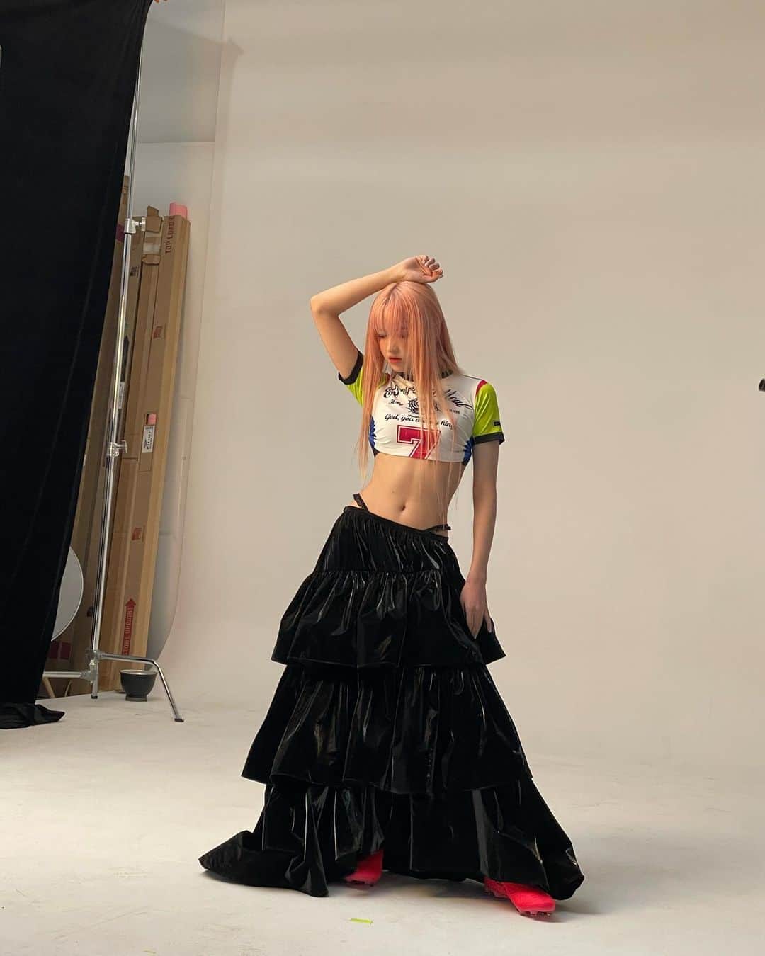 NMIXXさんのインスタグラム写真 - (NMIXXInstagram)「Double-kill 😎. #NMIXX #엔믹스 #LILY #릴리 @cosmopolitankorea」2月23日 15時40分 - nmixx_official