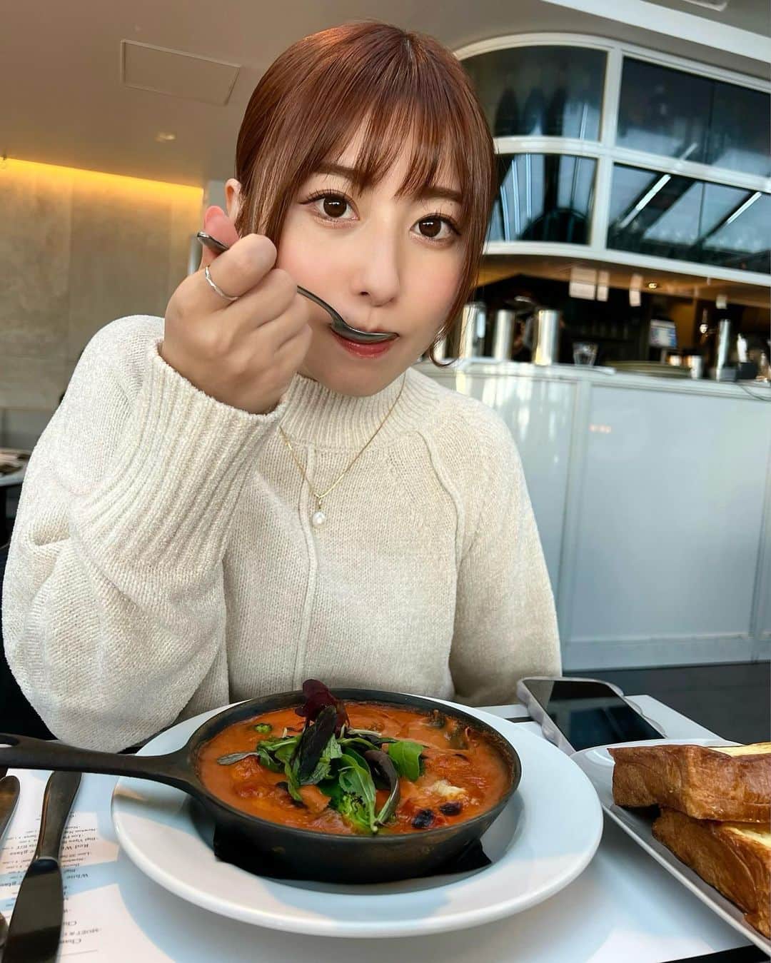成瀬心美さんのインスタグラム写真 - (成瀬心美Instagram)「🍞  はむっ。  フレンチトーストって好き。  みんなは何食べた？♡  #髪ボサボサでスマソ」2月23日 17時24分 - coco3ndazo