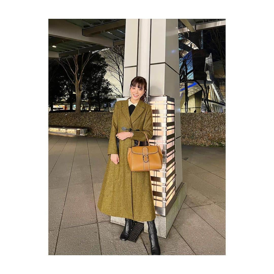 三谷紬さんのインスタグラム写真 - (三谷紬Instagram)「* #三谷の私服 さん❤︎ 私服を見たいって要望をたくさんいただいたので 2023年は私服の投稿もしていこうと思います🫶🏻 今日はミニニットワンピにコートの シンプルお姉さんコーデでした😊 * #今日のコーデ#ootd#ootn#outfit#todayscode#todayscoordinate#coordinate#ニットワンピ#ワンピース#knit#onepiece#コート#coat#バッグ#bag#テレビ朝日#アナウンサー#三谷紬」2月23日 20時00分 - mitani_tsumugi