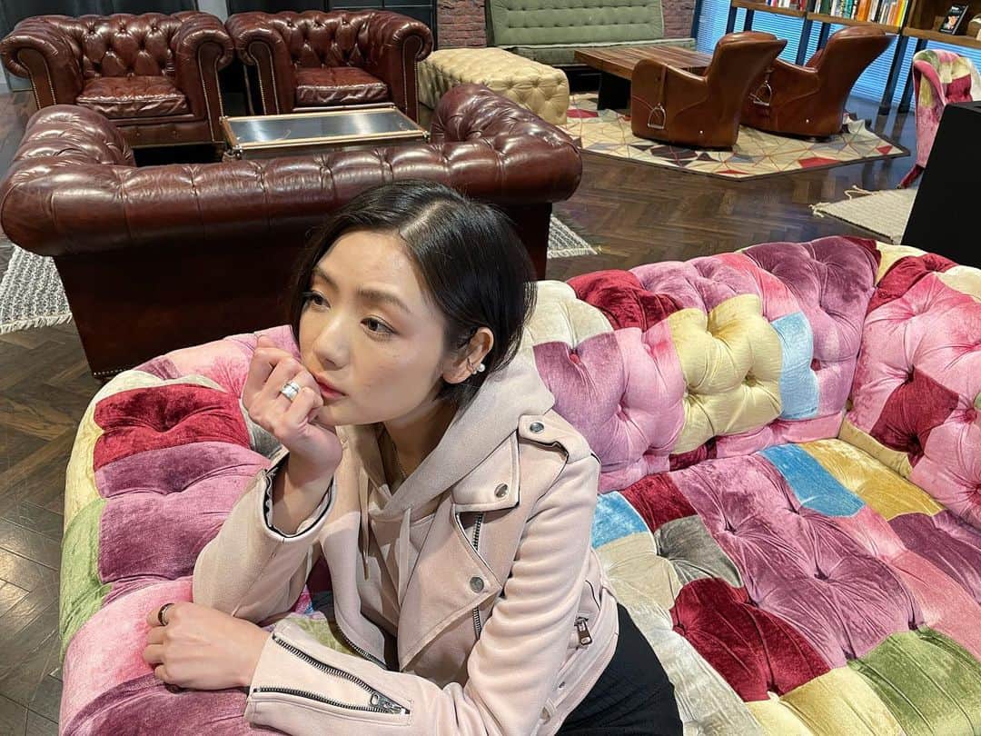 片山萌美さんのインスタグラム写真 - (片山萌美Instagram)「🤙✨  リーダーストア オンラインイベント ありがとうございました 初めてだったので どきどきわくわくでした♡  でも楽しかった..！ みなさんにも 楽しんでもらえたでしょうか？🐰🥕  今決まっているイベントは これでお終い🌿  またいつか イベントできますように💐  #リーダーストア　 #オンラインイベント　 #moemikatayama」2月23日 20時07分 - moet_mi