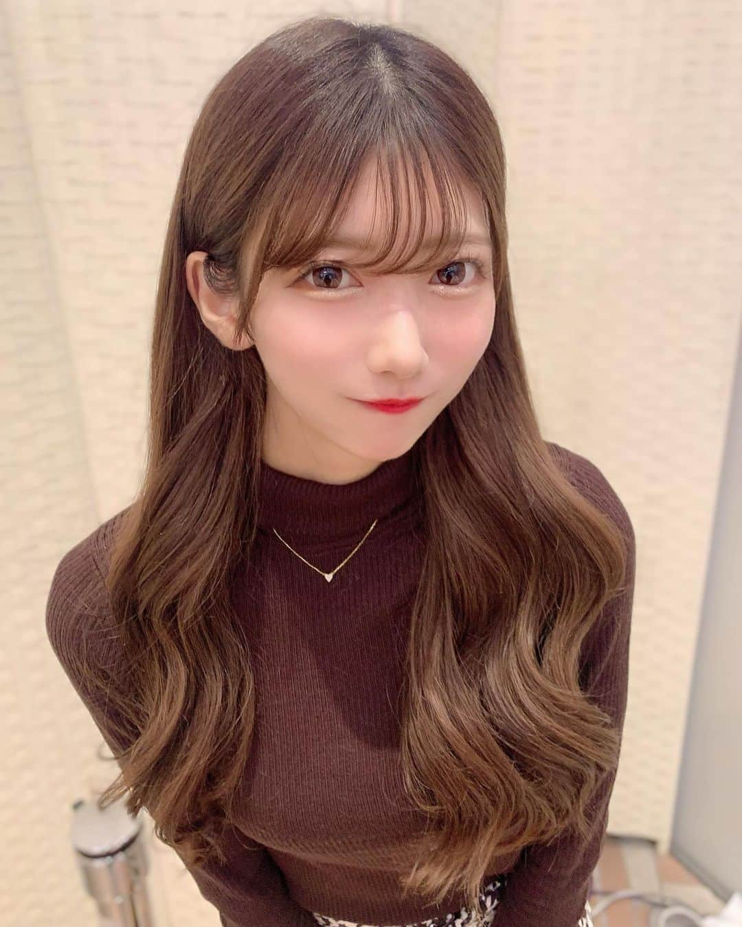 山広美保子さんのインスタグラム写真 - (山広美保子Instagram)「私のどんな所が好きー？？🫶🏻 . . . . . #冬服 #冬服コーデ #コート #ロングコート  #スカート #ミニスカート #美脚 #ブーツ #ニット　#ワンピース #パーカー  #ストレート #私服 #全身コーデ #タートルネック #アイドル #idola #lucu #cantik #ไอดอล  #follow #フォロワー募集中 #いいね返し #乃木坂46 #乃木坂46 #大人 #大人女子 #大人女子コーデ #美脚 #撮影 #タイトスカート #ロングブーツ」2月23日 21時24分 - yamahiromihoko