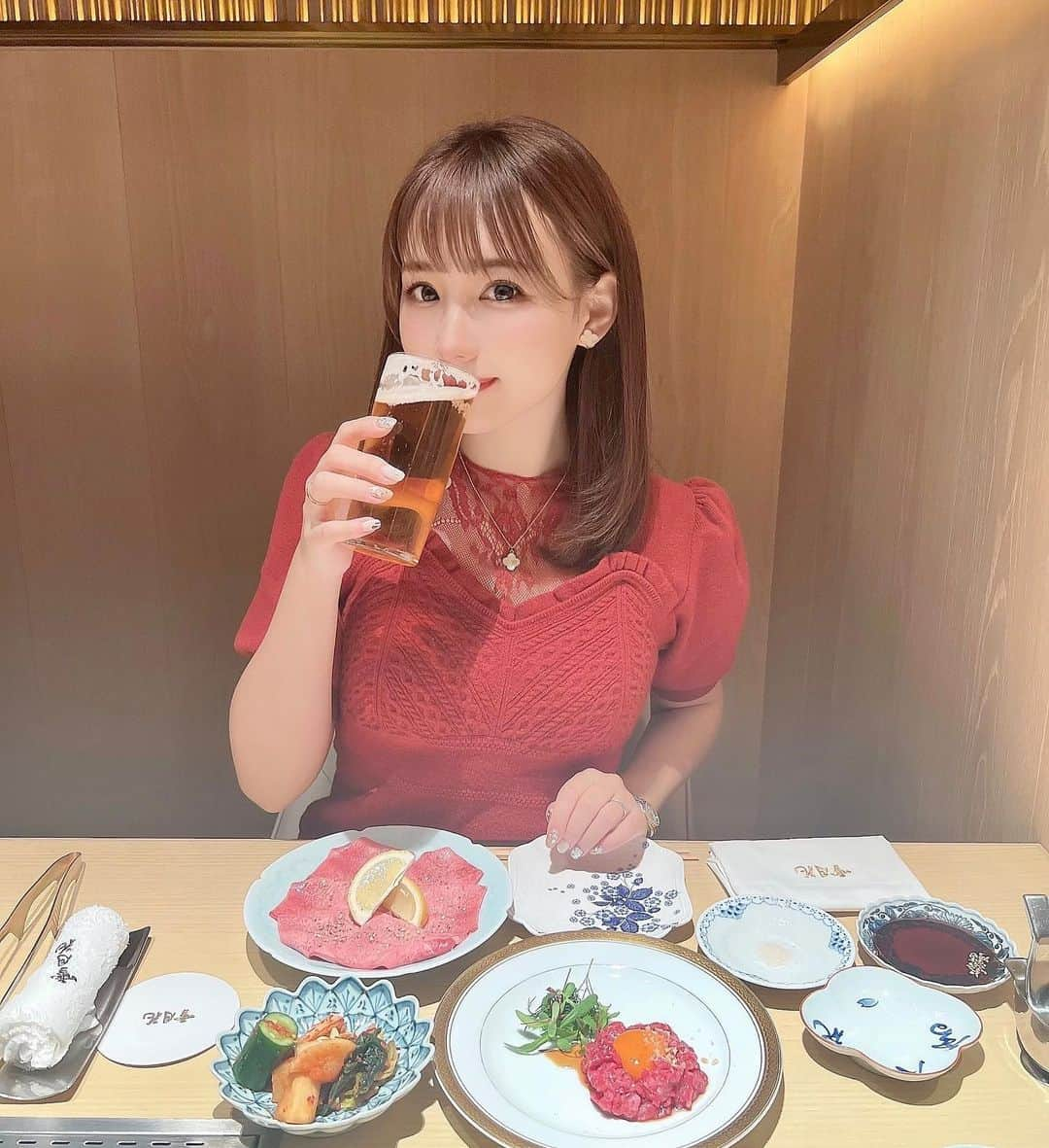 加藤里奈さんのインスタグラム写真 - (加藤里奈Instagram)「⋆  今日はママと贅沢ディナー🍽 雪月花たなかさとる ꒰ @setsugetuka_sakae11219 ꒱ へお邪魔しました♡  肉師たなかさとるさんが考える、最高の和牛を最良の焼肉スタイルで楽しめる ⸜ SATORU TANAKA PRODUCED COURSE ⸝ を予約していただきました🙏🏻  ⌇スペシャルコースメニュー⌇  𓏸キムチ、ナムル盛り 𓏸本日のスペシャリテ(但馬牛のユッケ) 𓏸タン 𓏸特上ロース 𓏸上ひれ 𓏸本日のサラダ 𓏸TANAKA冷麺 𓏸本日のタレ焼き2種と焼き野菜 𓏸ミックスホルモン 𓏸本日のスペシャル 𓏸DOLCE  全13品 ¥10,000  田島牛、松坂牛など  コースを予約した方限定で、サントリービールのマスターズドリームを人数分プレゼントしてくれるんです😭🙏🏻  ということで、ビールもいただきましたが、 喉越し最高、まろやかでとっても美味しいビールでした🍻  そして、SNS投稿特典として、 インスタグラムアカウント ꒰ @tanaka_yakiniku_restaurante ꒱ ꒰ @setugetuka_sakae1121 ꒱ をタグづけると 抽選で10名に田中精肉店で1番人気の焼肉用黒毛和牛を500gプレゼントしてくれるキャンペーンをしてるみたいです♡  #焼肉 #焼肉ディナー #焼肉屋 #焼肉デート #焼肉スタグラム #焼肉好きな人と繋がりたい #焼肉食べたい #栄グルメ #久屋大通グルメ #名古屋グルメ #名駅グルメ #名古屋ランチ #名古屋ディナー #名古屋カフェ #名古屋駅グルメ #名古屋テイクアウト #愛知県 #名古屋」2月24日 12時10分 - katoco0326