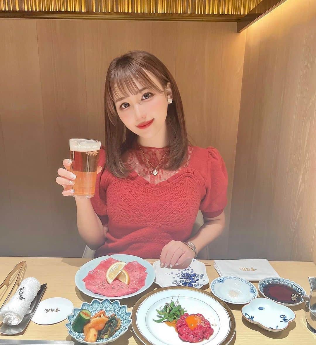 加藤里奈さんのインスタグラム写真 - (加藤里奈Instagram)「⋆  今日はママと贅沢ディナー🍽 雪月花たなかさとる ꒰ @setsugetuka_sakae11219 ꒱ へお邪魔しました♡  肉師たなかさとるさんが考える、最高の和牛を最良の焼肉スタイルで楽しめる ⸜ SATORU TANAKA PRODUCED COURSE ⸝ を予約していただきました🙏🏻  ⌇スペシャルコースメニュー⌇  𓏸キムチ、ナムル盛り 𓏸本日のスペシャリテ(但馬牛のユッケ) 𓏸タン 𓏸特上ロース 𓏸上ひれ 𓏸本日のサラダ 𓏸TANAKA冷麺 𓏸本日のタレ焼き2種と焼き野菜 𓏸ミックスホルモン 𓏸本日のスペシャル 𓏸DOLCE  全13品 ¥10,000  田島牛、松坂牛など  コースを予約した方限定で、サントリービールのマスターズドリームを人数分プレゼントしてくれるんです😭🙏🏻  ということで、ビールもいただきましたが、 喉越し最高、まろやかでとっても美味しいビールでした🍻  そして、SNS投稿特典として、 インスタグラムアカウント ꒰ @tanaka_yakiniku_restaurante ꒱ ꒰ @setugetuka_sakae1121 ꒱ をタグづけると 抽選で10名に田中精肉店で1番人気の焼肉用黒毛和牛を500gプレゼントしてくれるキャンペーンをしてるみたいです♡  #焼肉 #焼肉ディナー #焼肉屋 #焼肉デート #焼肉スタグラム #焼肉好きな人と繋がりたい #焼肉食べたい #栄グルメ #久屋大通グルメ #名古屋グルメ #名駅グルメ #名古屋ランチ #名古屋ディナー #名古屋カフェ #名古屋駅グルメ #名古屋テイクアウト #愛知県 #名古屋」2月24日 12時10分 - katoco0326