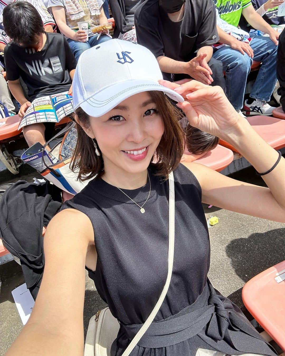 坂元美香さんのインスタグラム写真 - (坂元美香Instagram)「まけほー  沖縄３日目 オープン戦 ヤクルトvs巨人  この試合から鳴り物解禁！ 最高🥳  ヤクルトらしい粘り強い試合も見れたし 今年初の空中くるりんばも見れたし🤣 やっぱり今年も来て良かった！  楽しい３日間を空港の88ステーキで締め ウイスキーBARでハイボール飲みながら インスタライブして、飛行機で爆睡して帰京！  今シーズンも楽しくなりそうです！🐧  坂元沖縄キャンプの旅おわり  #坂元野球観戦記録」2月24日 12時41分 - mika_saka