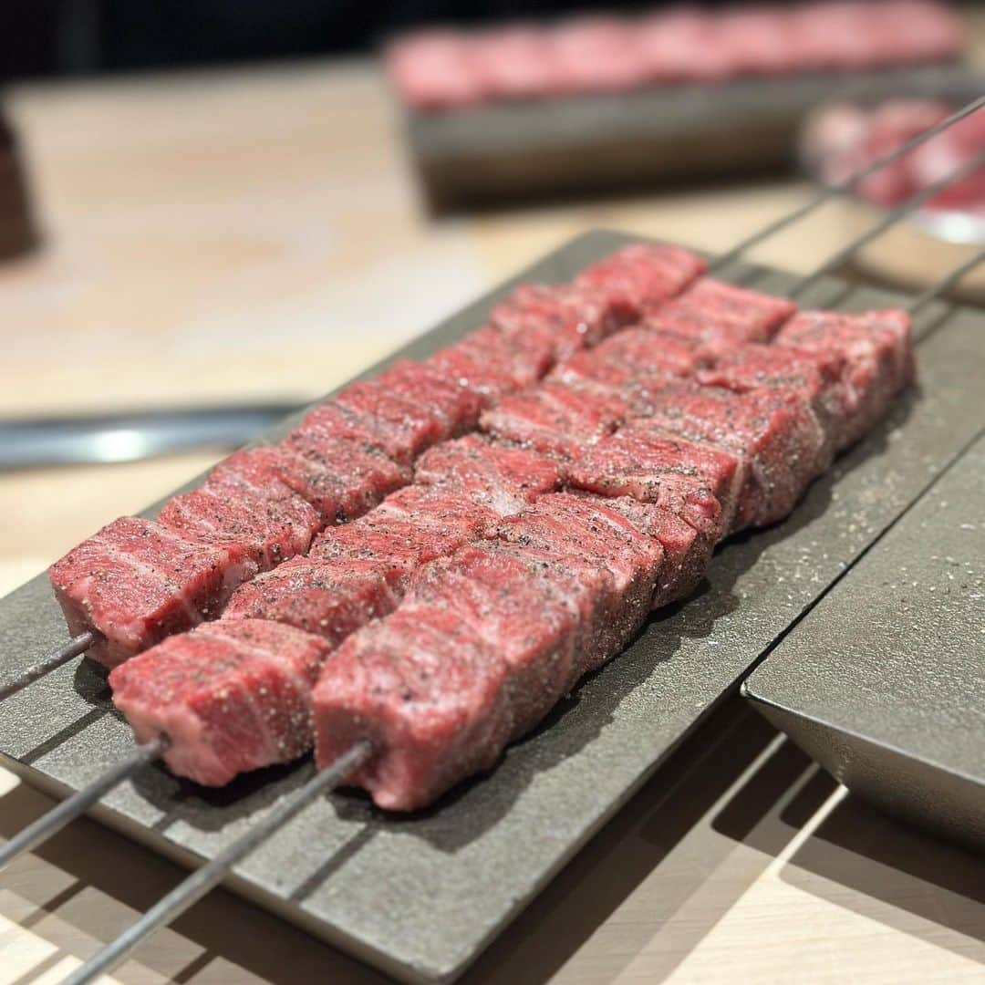 吉川ちかさんのインスタグラム写真 - (吉川ちかInstagram)「うし松の中にある 秘密のカウンター席で 肉づくしの“うら松コース”を楽しめるよ🥹💓  肉の持ち味を生かした お料理が出てきて どれも絶品過ぎました✌️💕  こだわりが詰まった 絶品コースでした！！！  #うら松#うら松カウンター焼肉コース#うら松コース#うし松#西麻布グルメ#西麻布ディナー」2月24日 16時01分 - yoshikawachika_1116