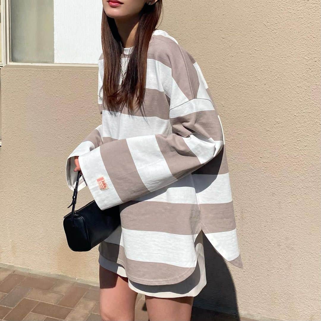 Nagiさんのインスタグラム写真 - (NagiInstagram)「ロンTにショートパンツ  ゆったりで裾のラウンドも🙆🏼‍♀️ men'sもいけるサイズ感✔️  tops. @classicalelf_official  (グレイッシュベージュ Lsize着) bottom. #zara shoes. adidas   .  #classicalelf#クラシカルエルフ#エルフコーデ #タイアップ #java #ジャバ #uniqlo #gu#ユニクロ #ジーユー #ザラ #zozo #zozotown #zozo購入品 #zozotown購入品 #ボーダートップス #ロンT #オーバーサイズ#春服#春コーデ#プチプラコーデ」2月24日 19時34分 - nagina001