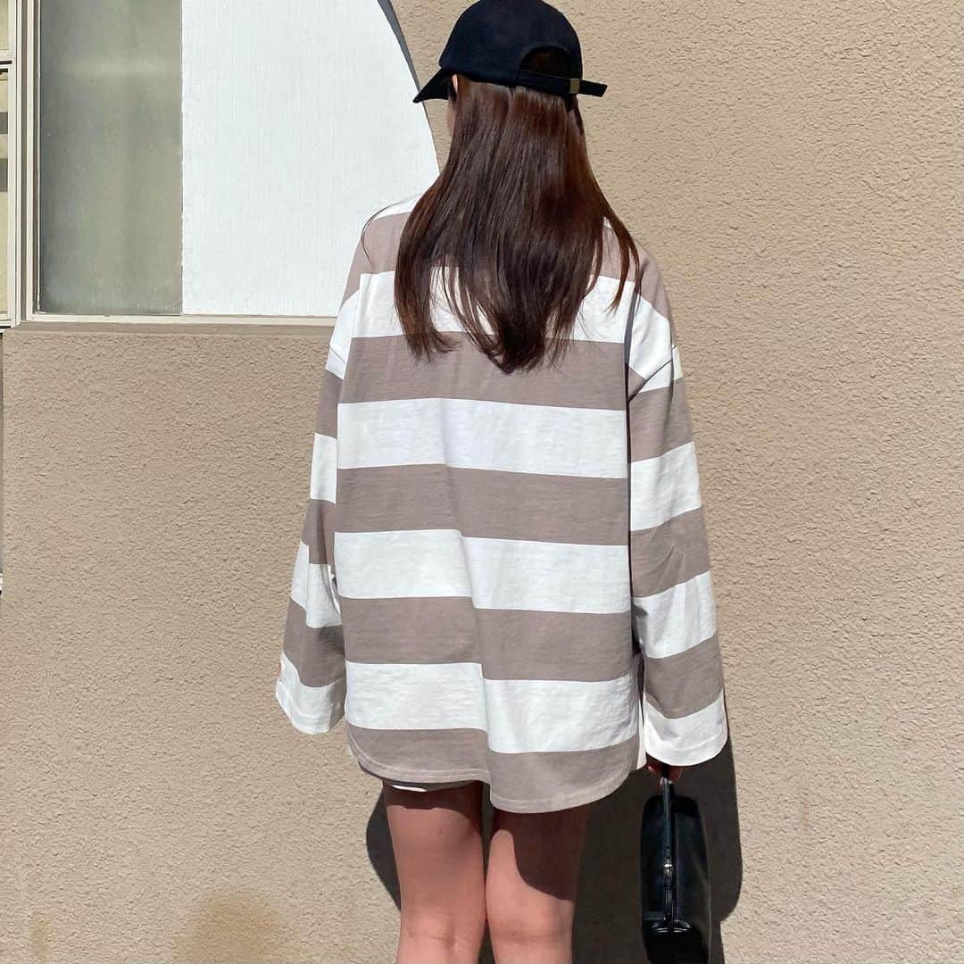 Nagiさんのインスタグラム写真 - (NagiInstagram)「ロンTにショートパンツ  ゆったりで裾のラウンドも🙆🏼‍♀️ men'sもいけるサイズ感✔️  tops. @classicalelf_official  (グレイッシュベージュ Lsize着) bottom. #zara shoes. adidas   .  #classicalelf#クラシカルエルフ#エルフコーデ #タイアップ #java #ジャバ #uniqlo #gu#ユニクロ #ジーユー #ザラ #zozo #zozotown #zozo購入品 #zozotown購入品 #ボーダートップス #ロンT #オーバーサイズ#春服#春コーデ#プチプラコーデ」2月24日 19時34分 - nagina001