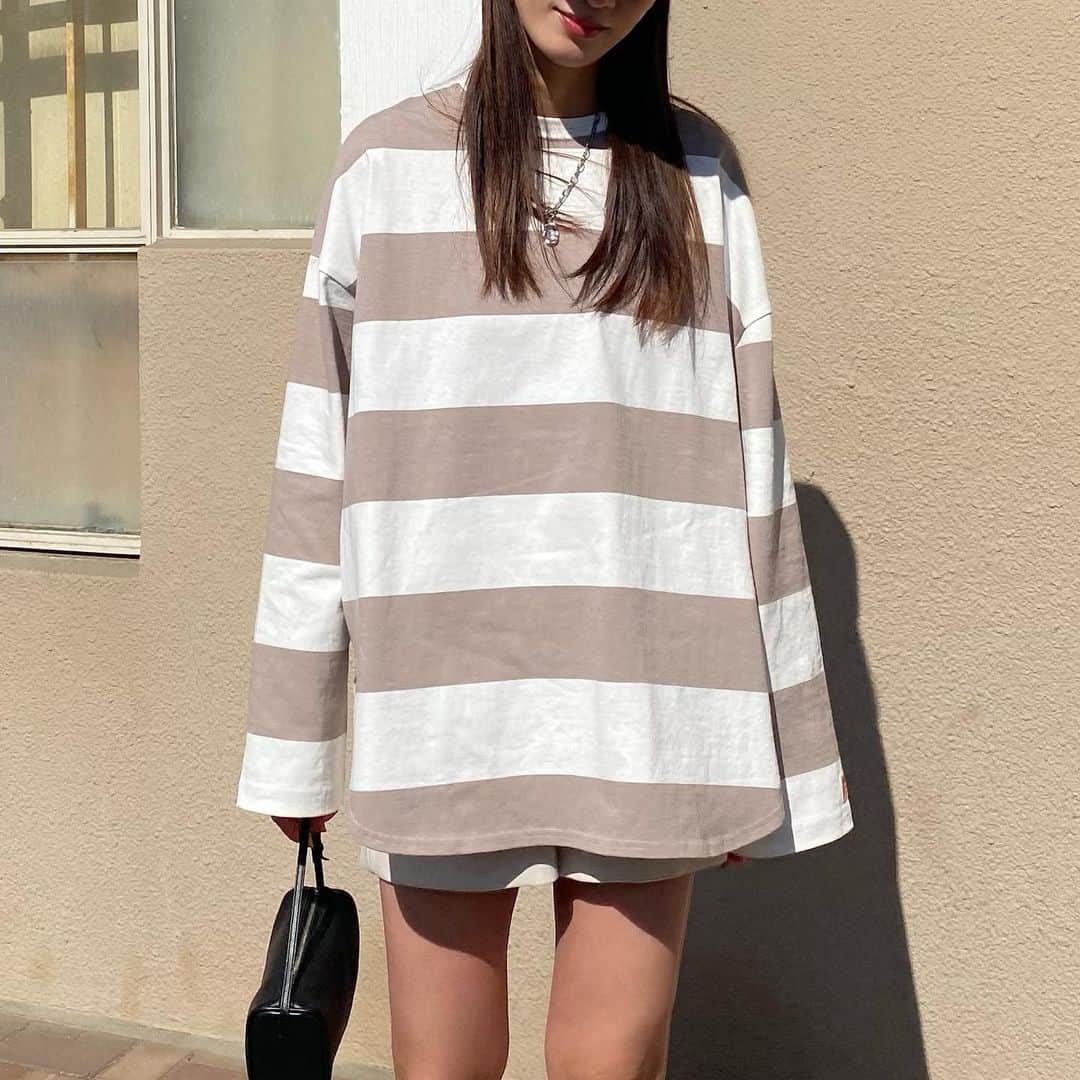 Nagiさんのインスタグラム写真 - (NagiInstagram)「ロンTにショートパンツ  ゆったりで裾のラウンドも🙆🏼‍♀️ men'sもいけるサイズ感✔️  tops. @classicalelf_official  (グレイッシュベージュ Lsize着) bottom. #zara shoes. adidas   .  #classicalelf#クラシカルエルフ#エルフコーデ #タイアップ #java #ジャバ #uniqlo #gu#ユニクロ #ジーユー #ザラ #zozo #zozotown #zozo購入品 #zozotown購入品 #ボーダートップス #ロンT #オーバーサイズ#春服#春コーデ#プチプラコーデ」2月24日 19時34分 - nagina001