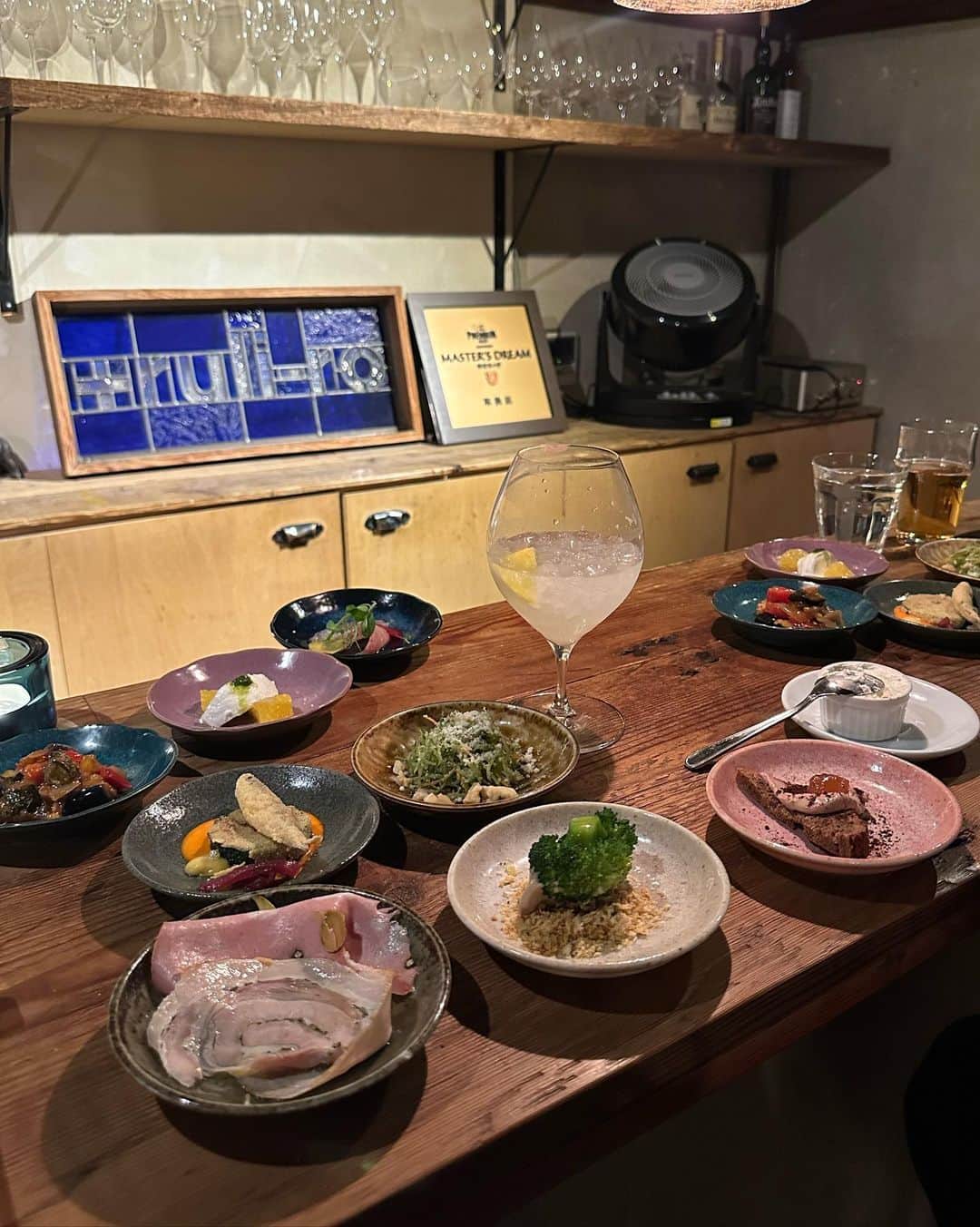 熊谷江里子さんのインスタグラム写真 - (熊谷江里子Instagram)「幸せ時間🤤🤍  小皿の前菜たちが可愛すぎるし美味しかった！中でも和牛白センマイとくるみのサラダがヒット！ メインのタンも美味しかったし、また絶対行きたいお店◎  📍池尻大橋 @ruli_ro」2月24日 19時46分 - eriko___kumagai