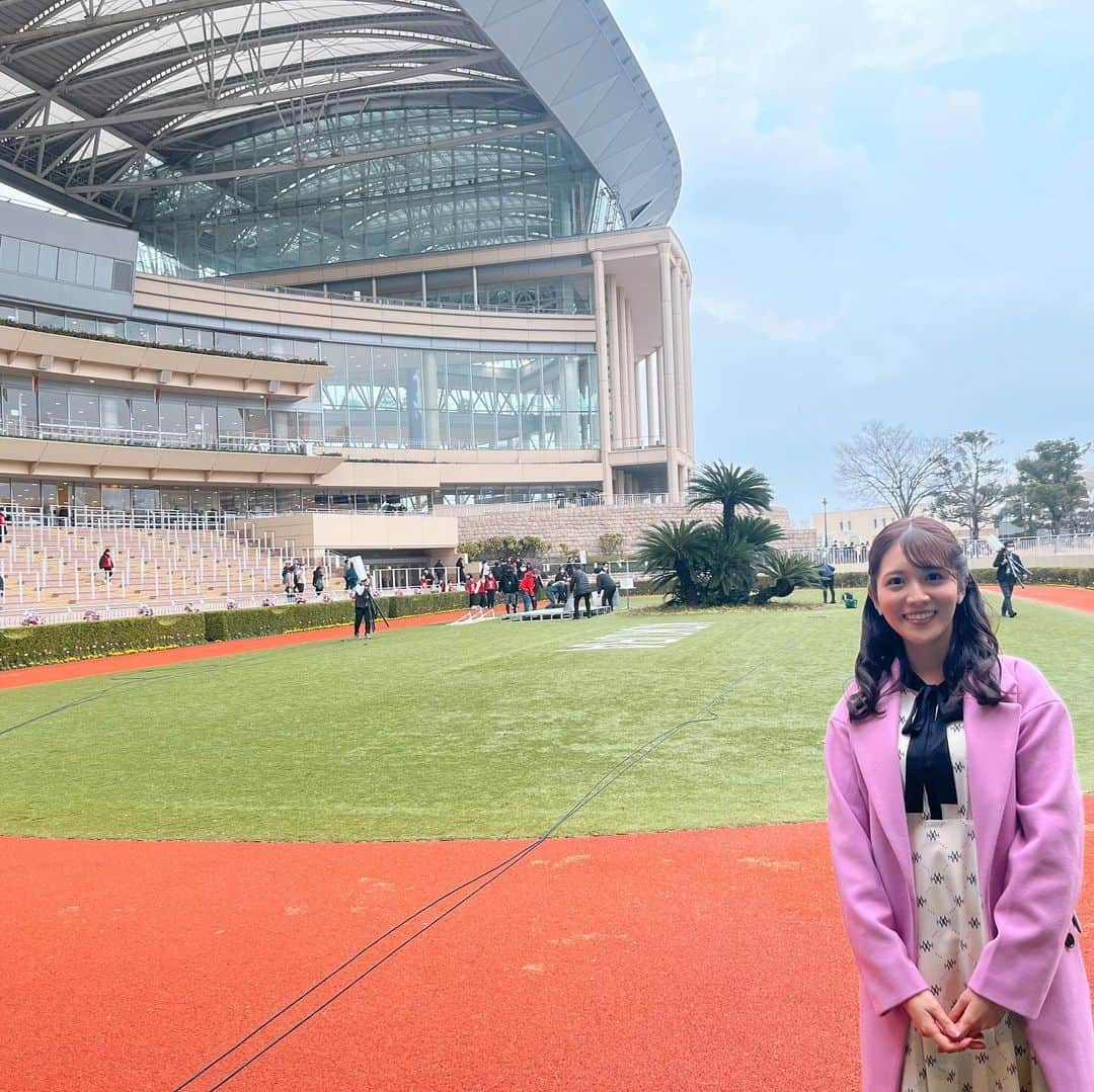 石川彩夏さんのインスタグラム写真 - (石川彩夏Instagram)「冬の小倉競馬カラーがピンク💓だったので 先週のイベントでは、ピンクのコートを着用しました👗  2023年第1回第2回小倉競馬開催もあっという間に ラスト2日となりました😌  今週末も小倉競馬場ではイベントが行われるので、イベント情報はJRAのHPをご覧下さい😍  馬との距離が近い小倉競馬を今週も楽しんでくださいね🌟」2月24日 20時02分 - ayaka0711zi