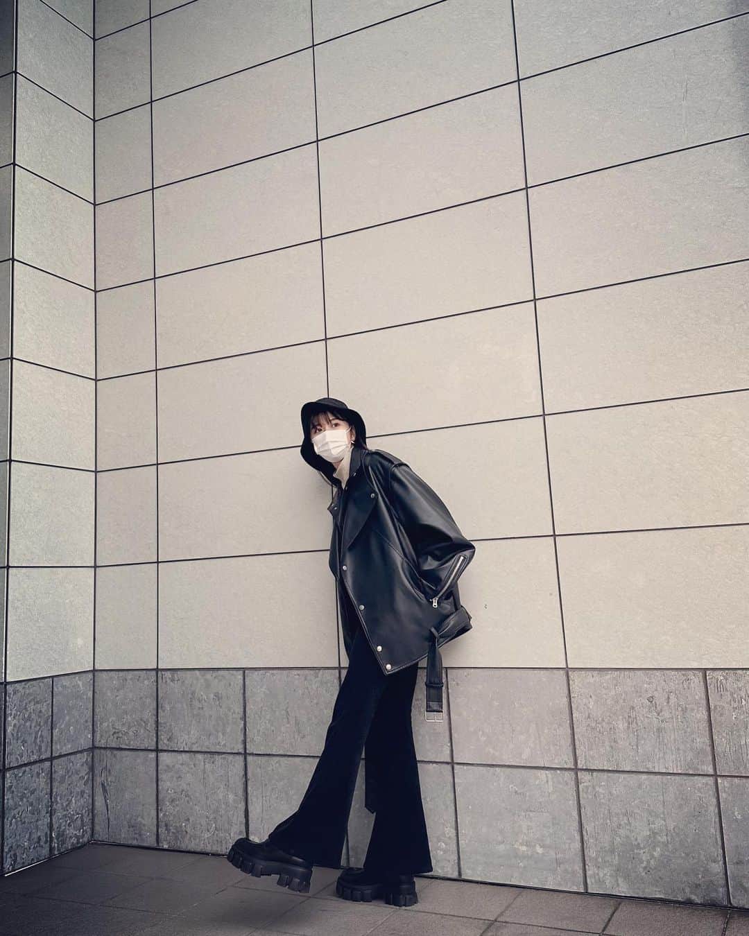 玉井詩織さんのインスタグラム写真 - (玉井詩織Instagram)「🖤 真っ黒だった日のやつ。 早くあったかくなーれ！  #たまい服」2月24日 20時55分 - shioritamai_official